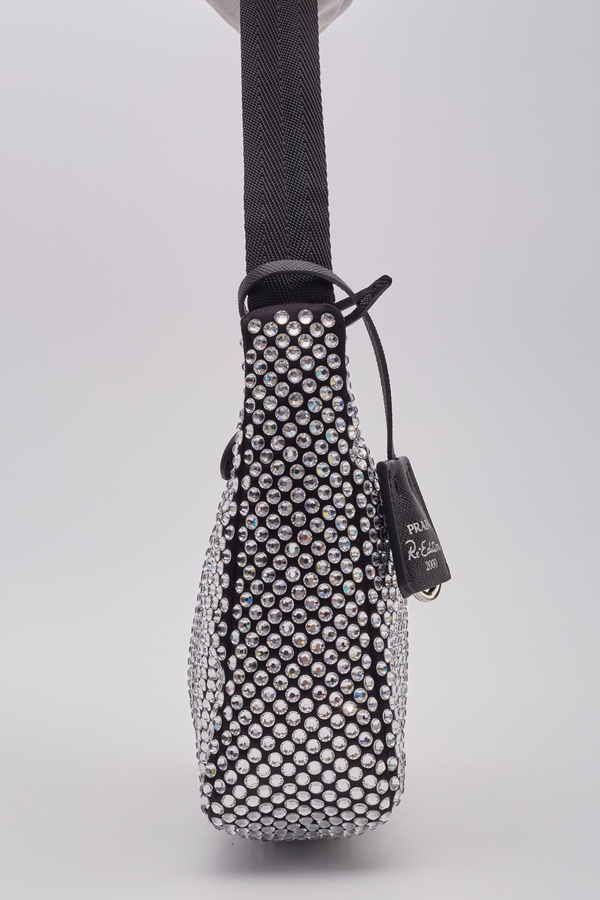 Prada - Mini sac en satin noir et cristal - Réédition 2000 en vente 3