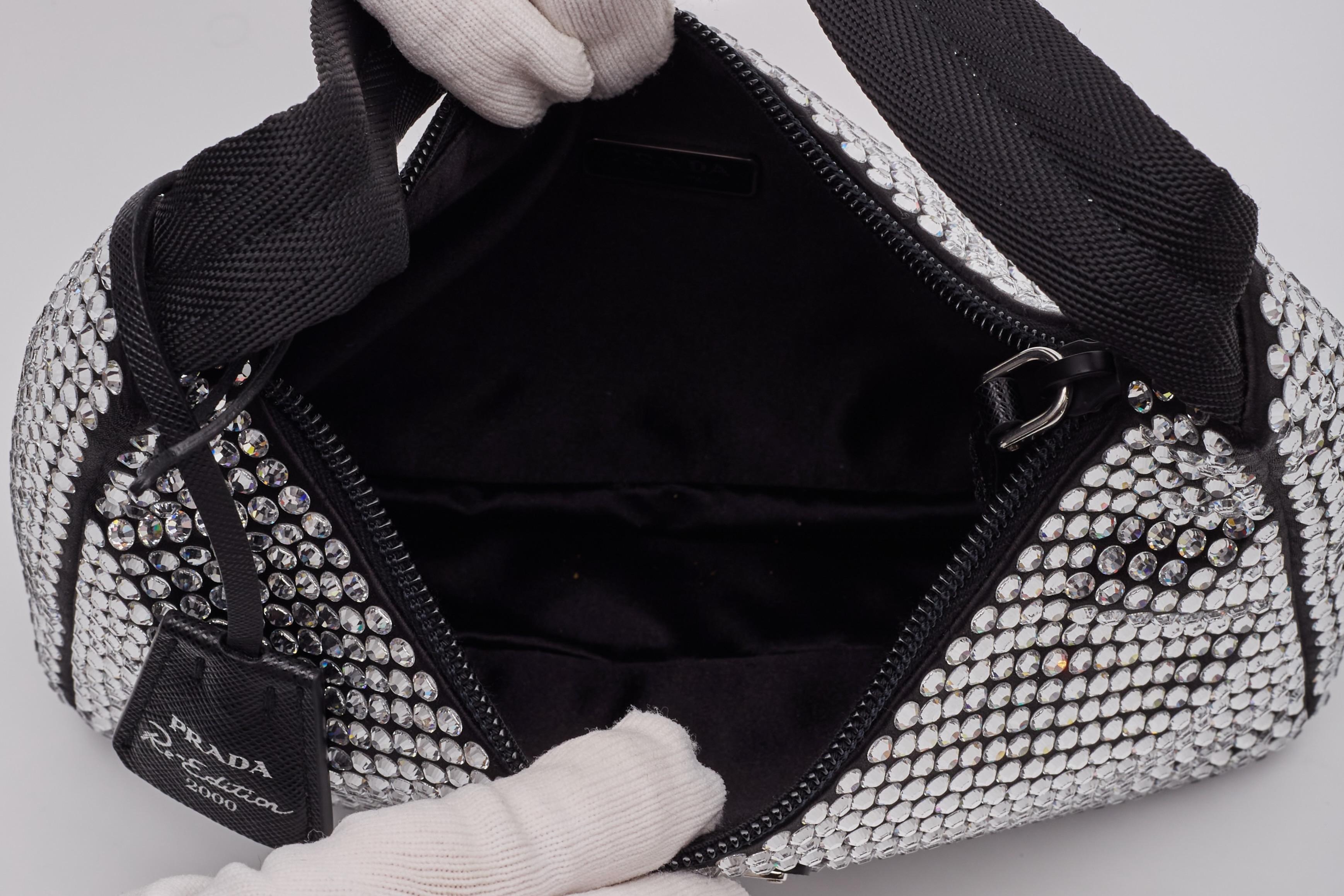 Prada - Mini sac en satin noir et cristal - Réédition 2000 en vente 5
