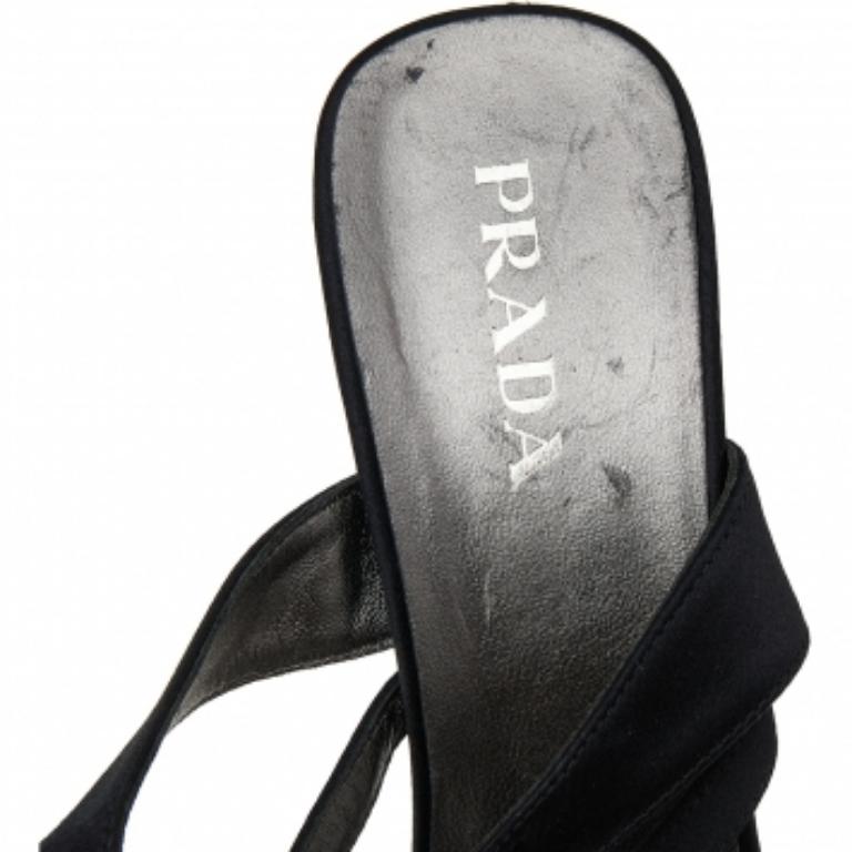 Prada Black Satin Slingback Sandals Size 37.5 Bon état - En vente à Dubai, Al Qouz 2