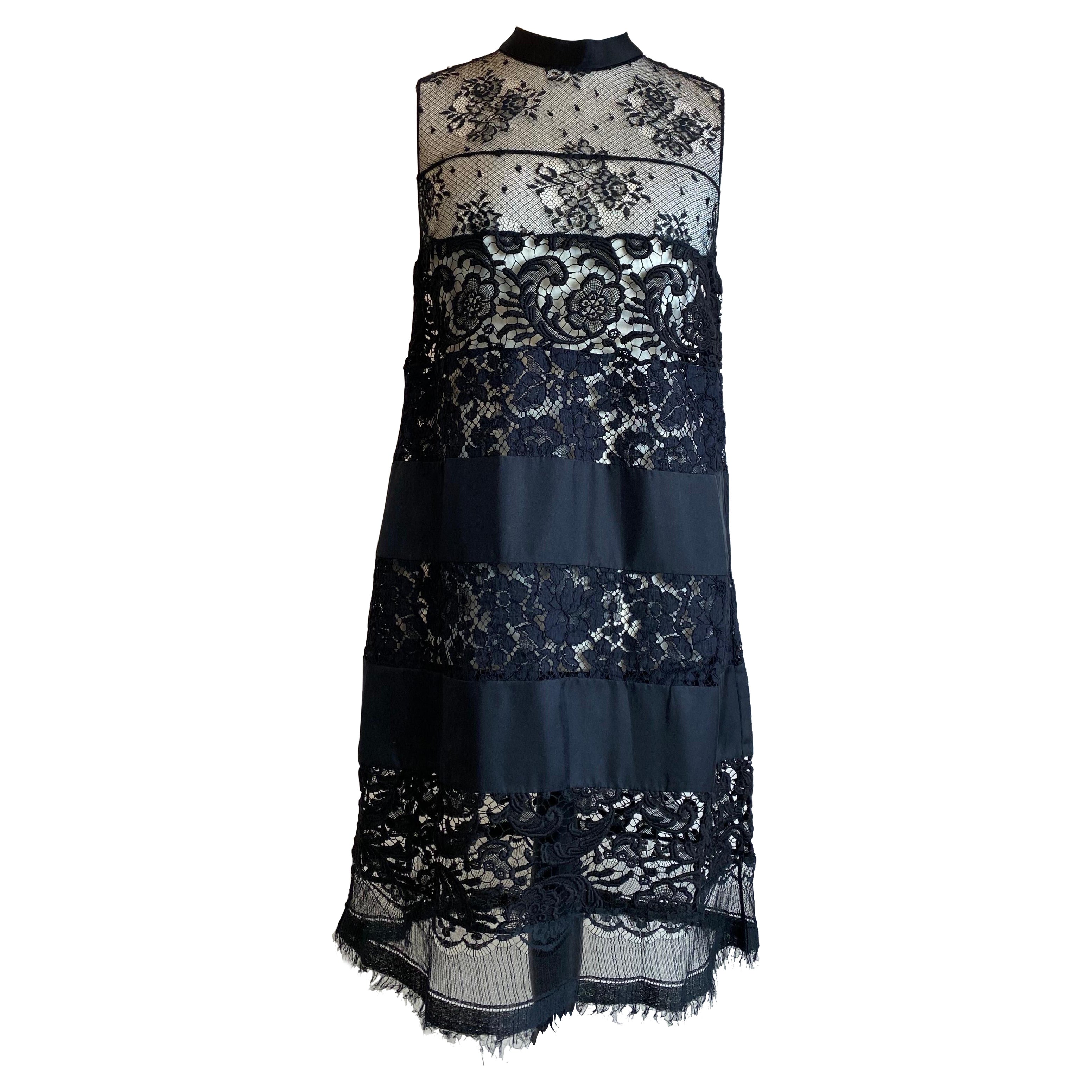 Prada Schwarzes Kleid aus Seide und Spitze im Angebot