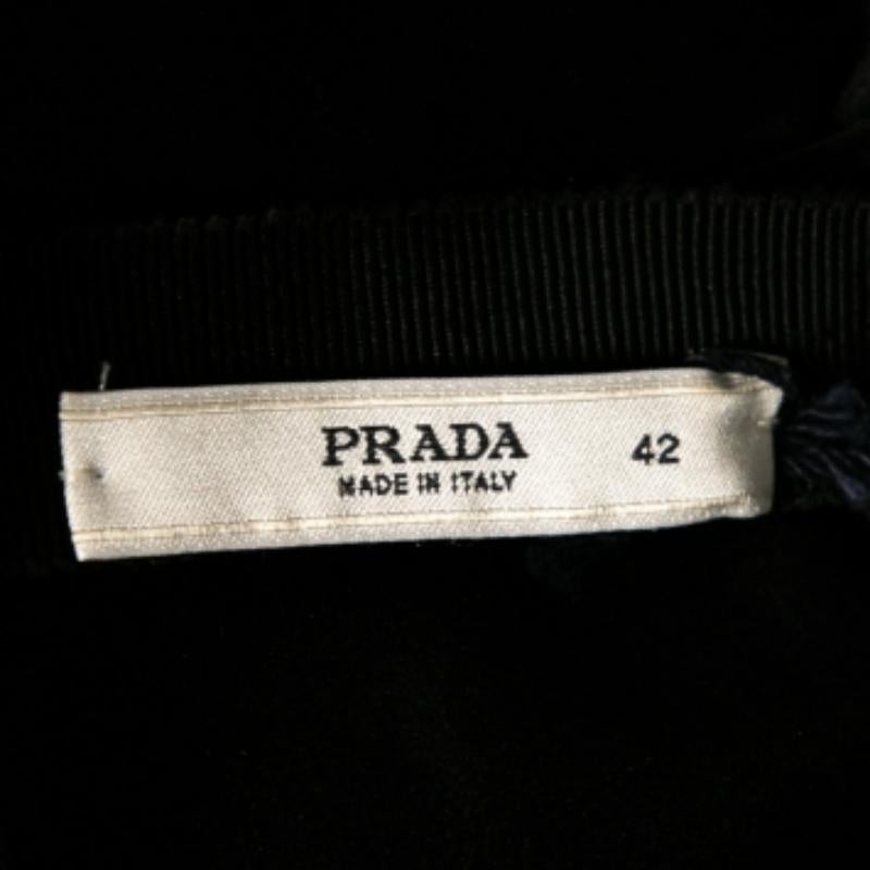 Prada - Top in seta nera con dettaglio arricciato M. In condizioni buone in vendita a Dubai, Al Qouz 2