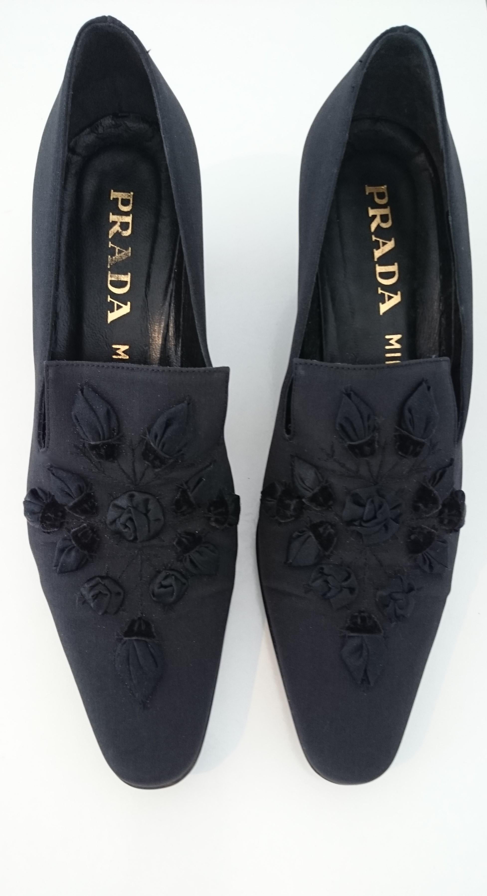 Women's Prada Black Silk Heels with Petals Designed Details in the front. Size 39 1/2 For Sale