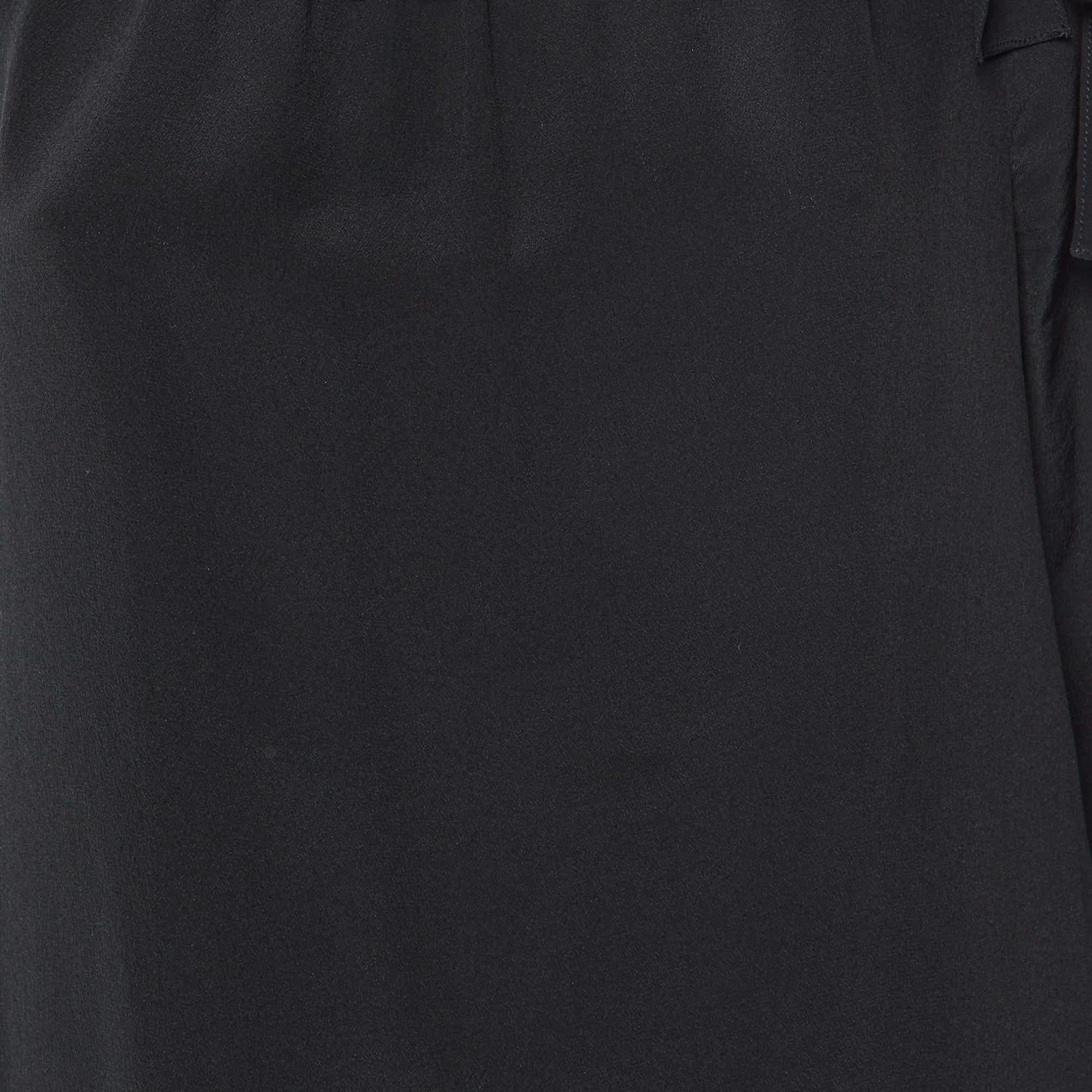 Noir Prada - Chemisier en soie noir à volants M. en vente