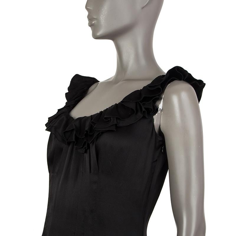 Prada satin dress in black silk (100%) with ruffled off-the-shoulder sleeves and gathering at the waist. Closes with a  concealed zipper and a hook on the left side. Unlined. Has been worn and is in excellent condition.

Tag Size 42
Size M
Shoulder