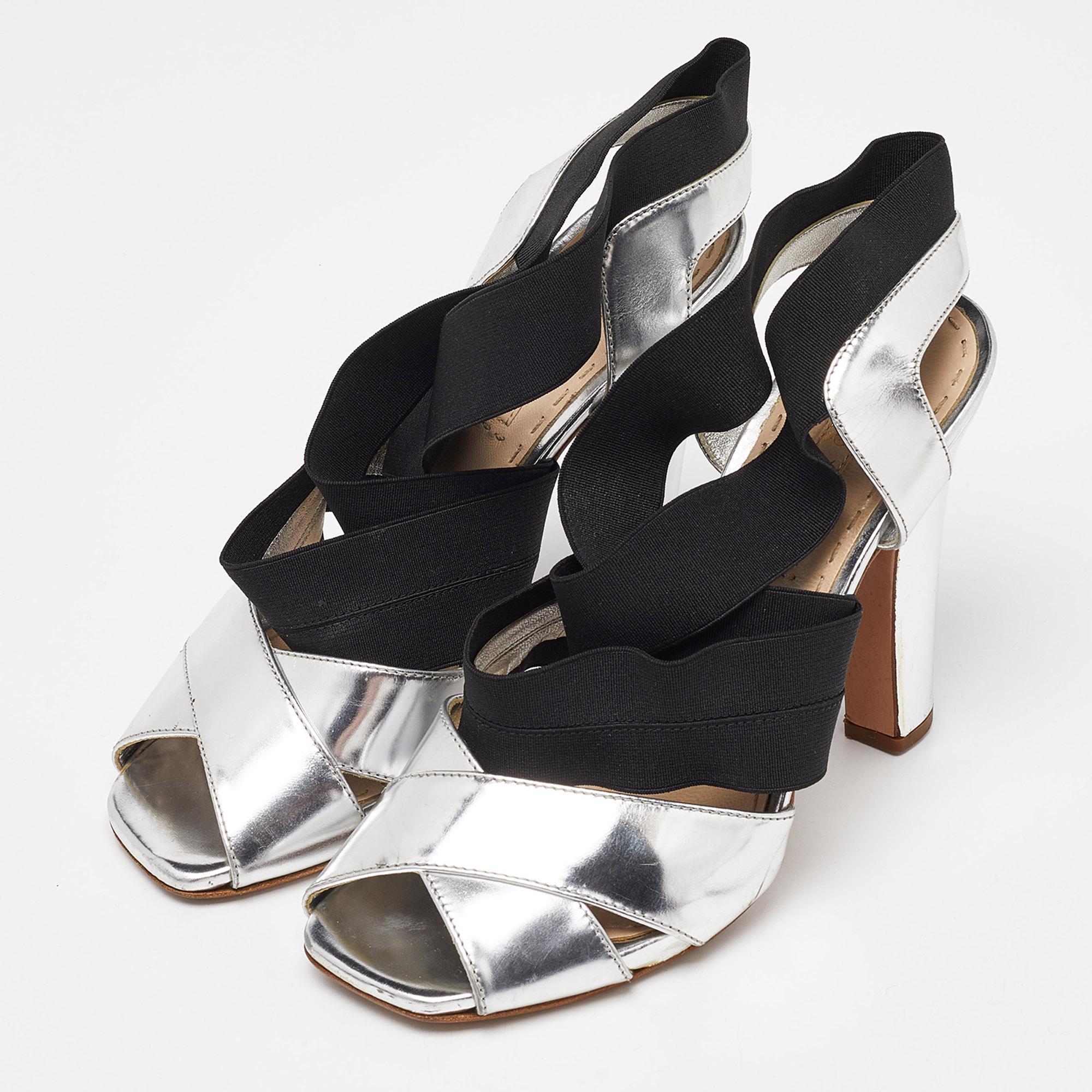 Wonderfully crafted shoes added with notable elements to fit well and pair perfectly with all your plans. Make these Prada sandals yours today!