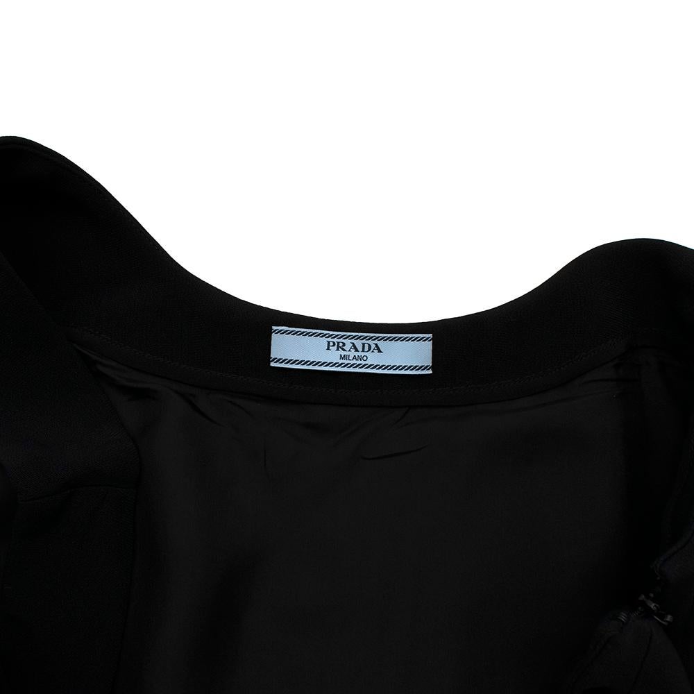 Schwarzes ärmelloses Prada-Minikleid mit Schleife im Angebot 4