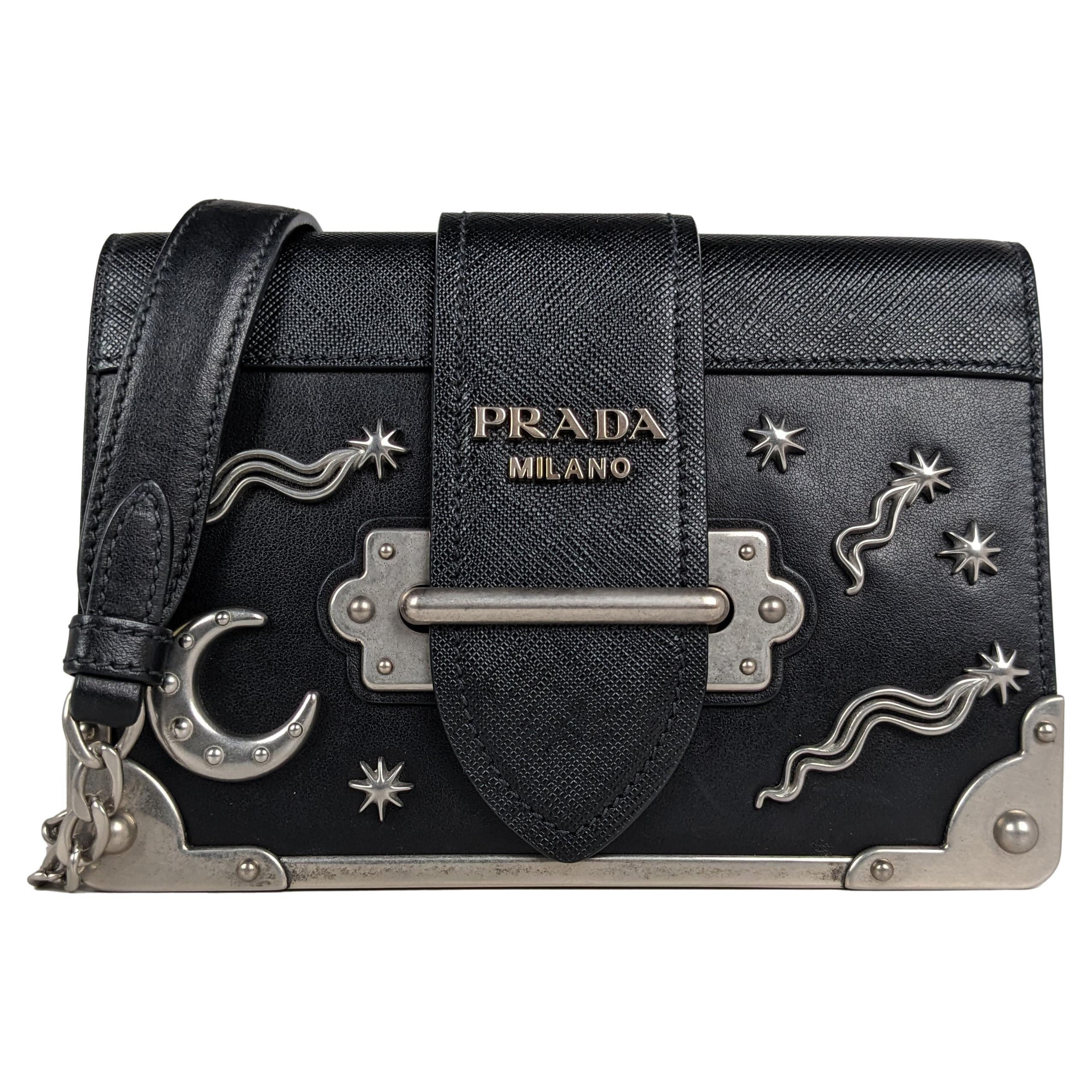 Prada - Petit sac à bandoulière noir Astrology Cahier avec accessoires en argent