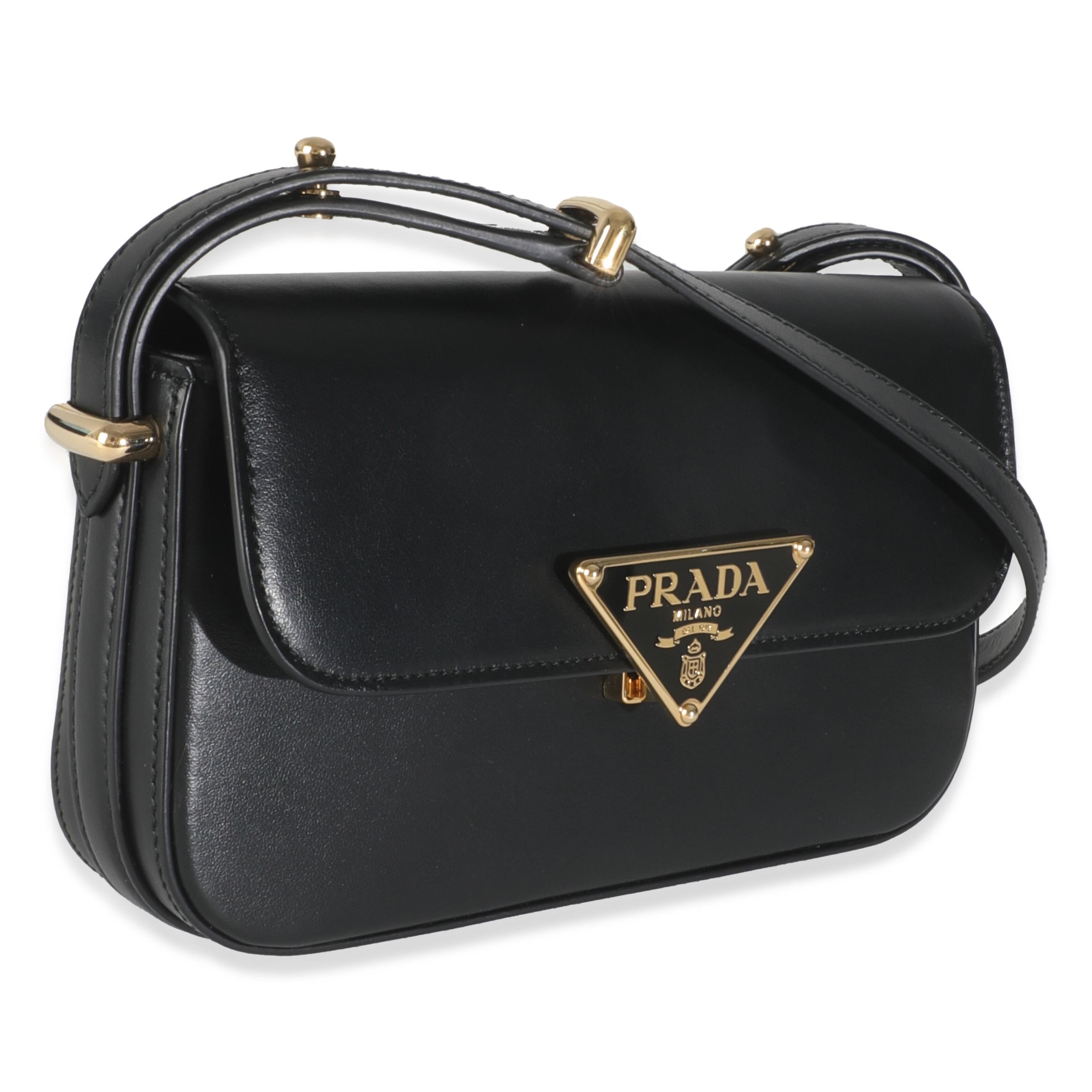 Noir Prada Black Smooth Leather Logo Plaque Shoulder Bag en vente