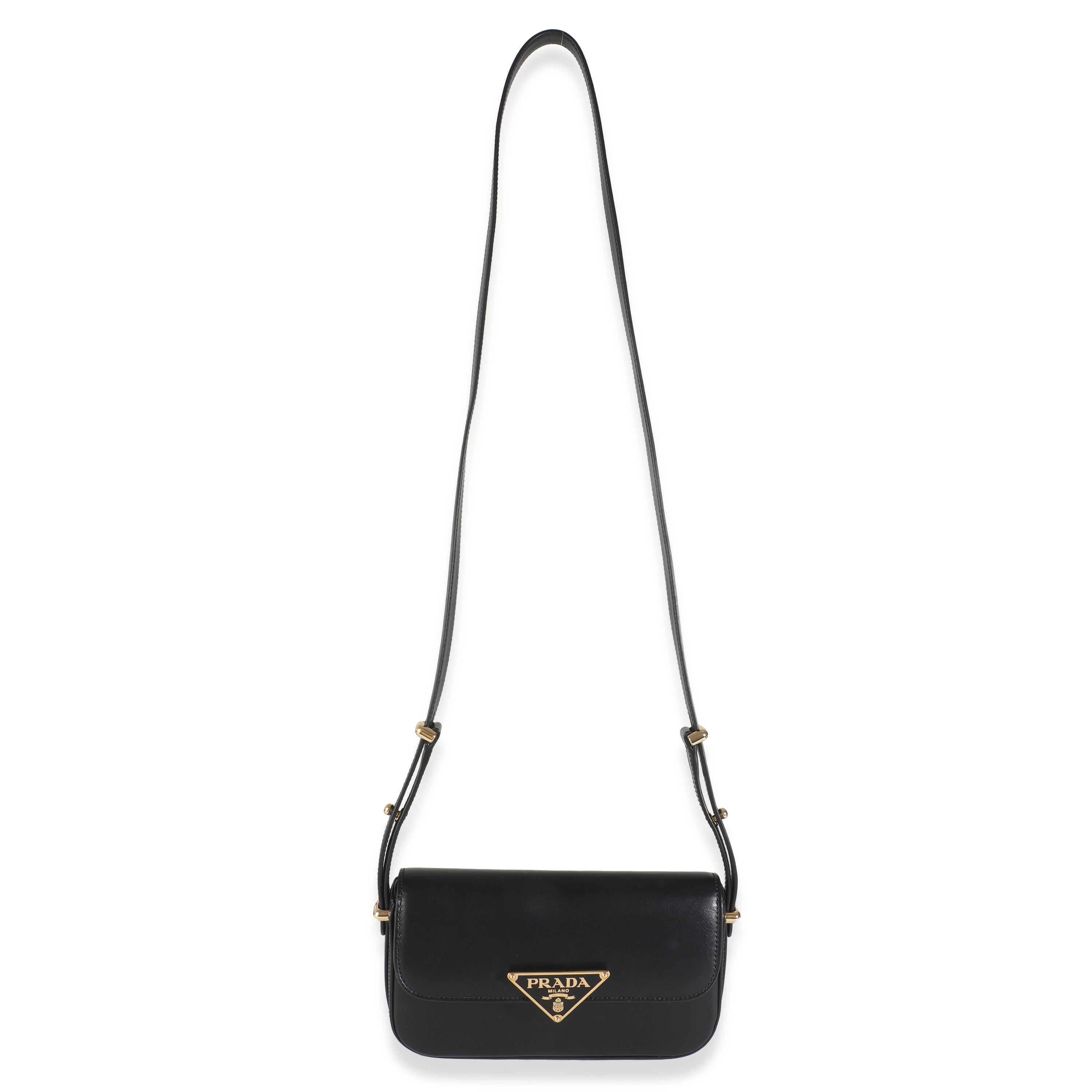 Prada Black Smooth Leather Logo Plaque Shoulder Bag en vente 1