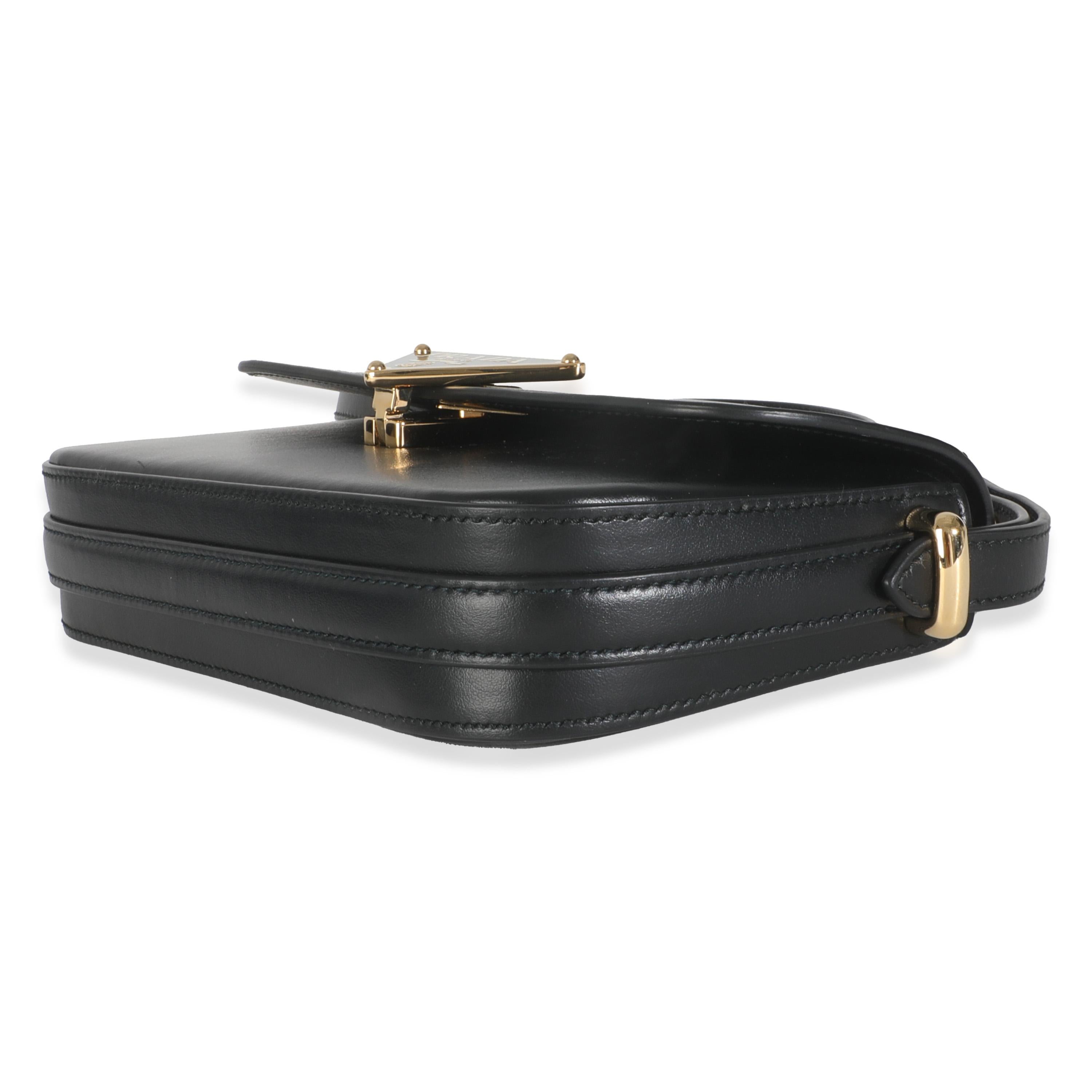 Prada Black Smooth Leather Logo Plaque Shoulder Bag en vente 2