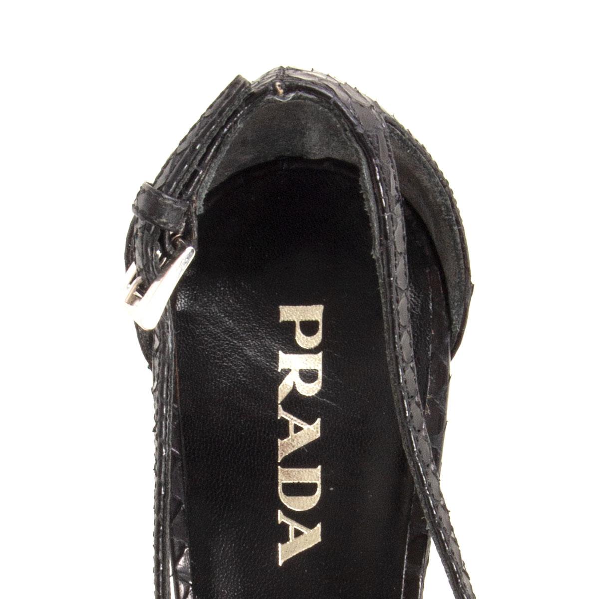 PRADA black snakeskin leather Sandals Shoes 35.5 In New Condition For Sale In Zürich, CH