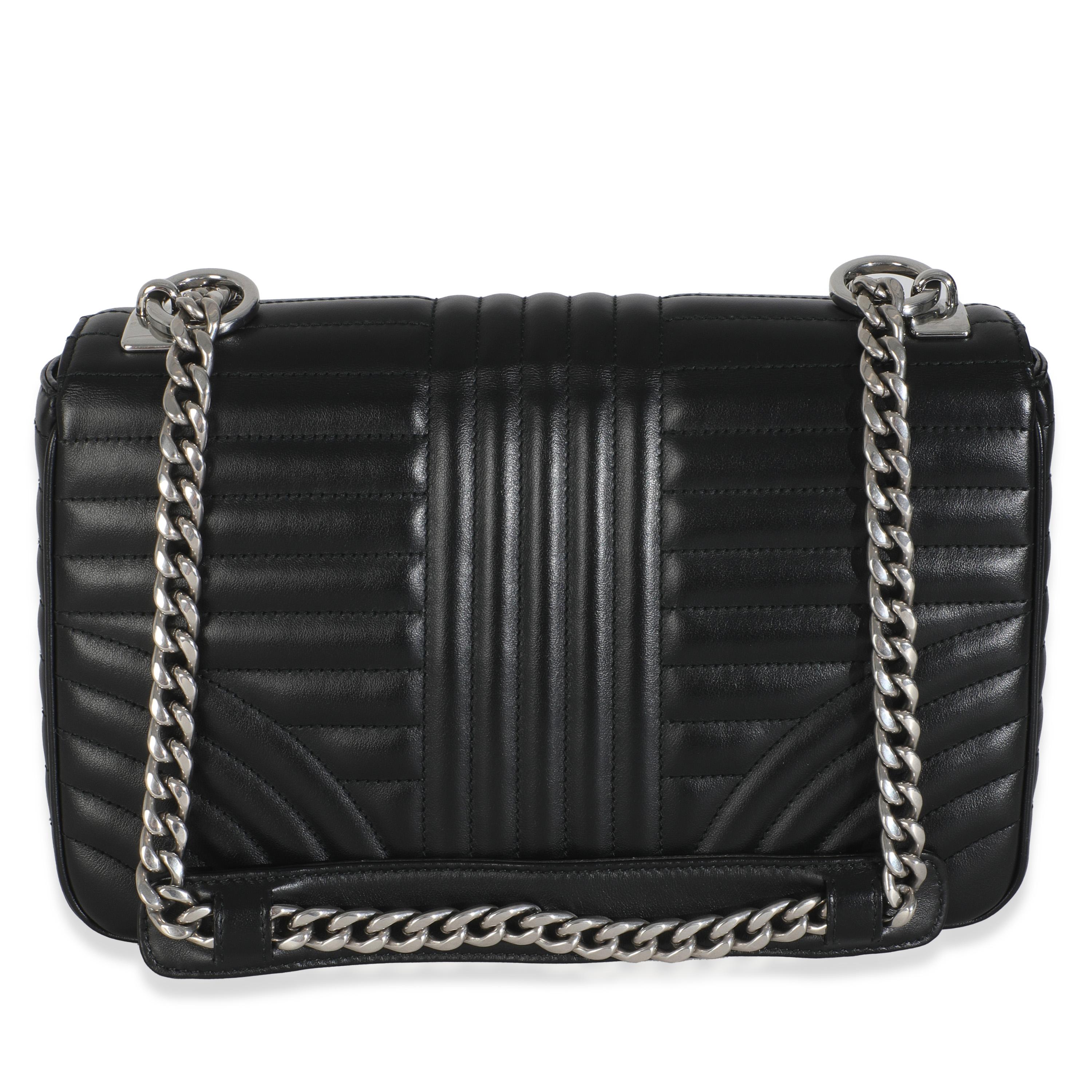 Título del listado: Prada Negro Soft Calf Medium Impunture Diagramme
CÓDIGO SKU: 146534
Estado: Seminuevo 
Estado del bolso: Excelente
Comentarios sobre el estado: El artículo está en excelentes condiciones y muestra ligeros signos de desgaste. 