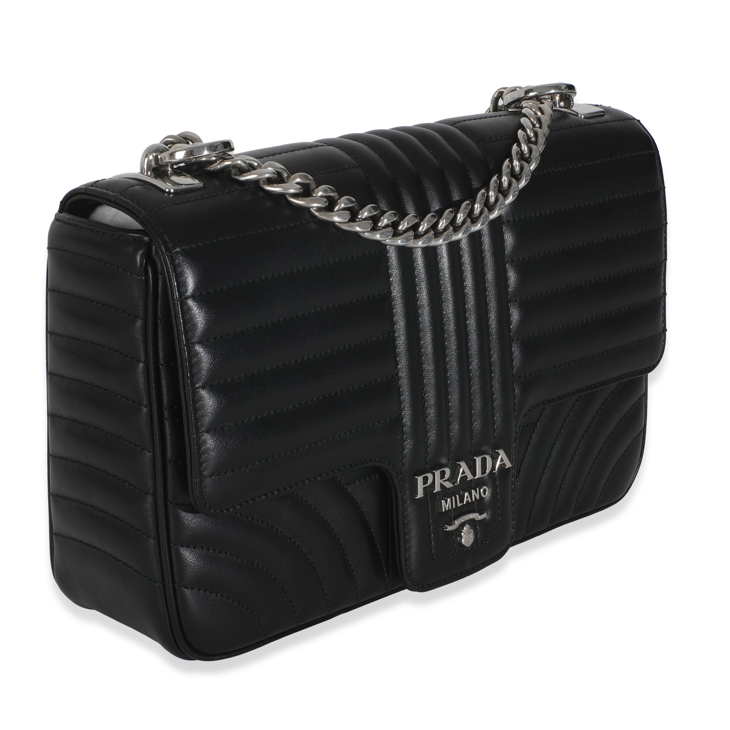 Prada Negro Becerro Suave Medio Impunture Diagramme en Excelente estado para la venta en New York, NY