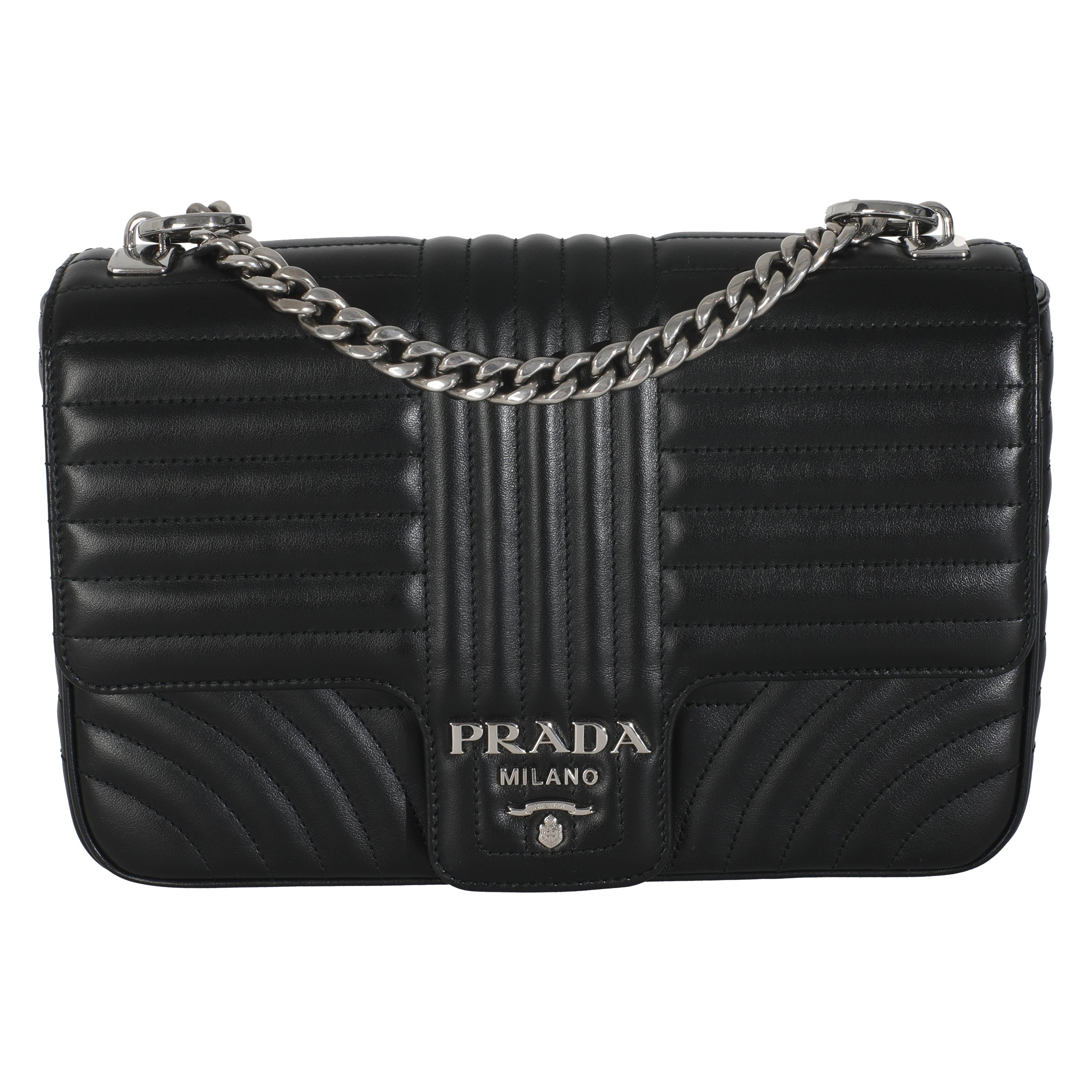 Prada Negro Becerro Suave Medio Impunture Diagramme en venta