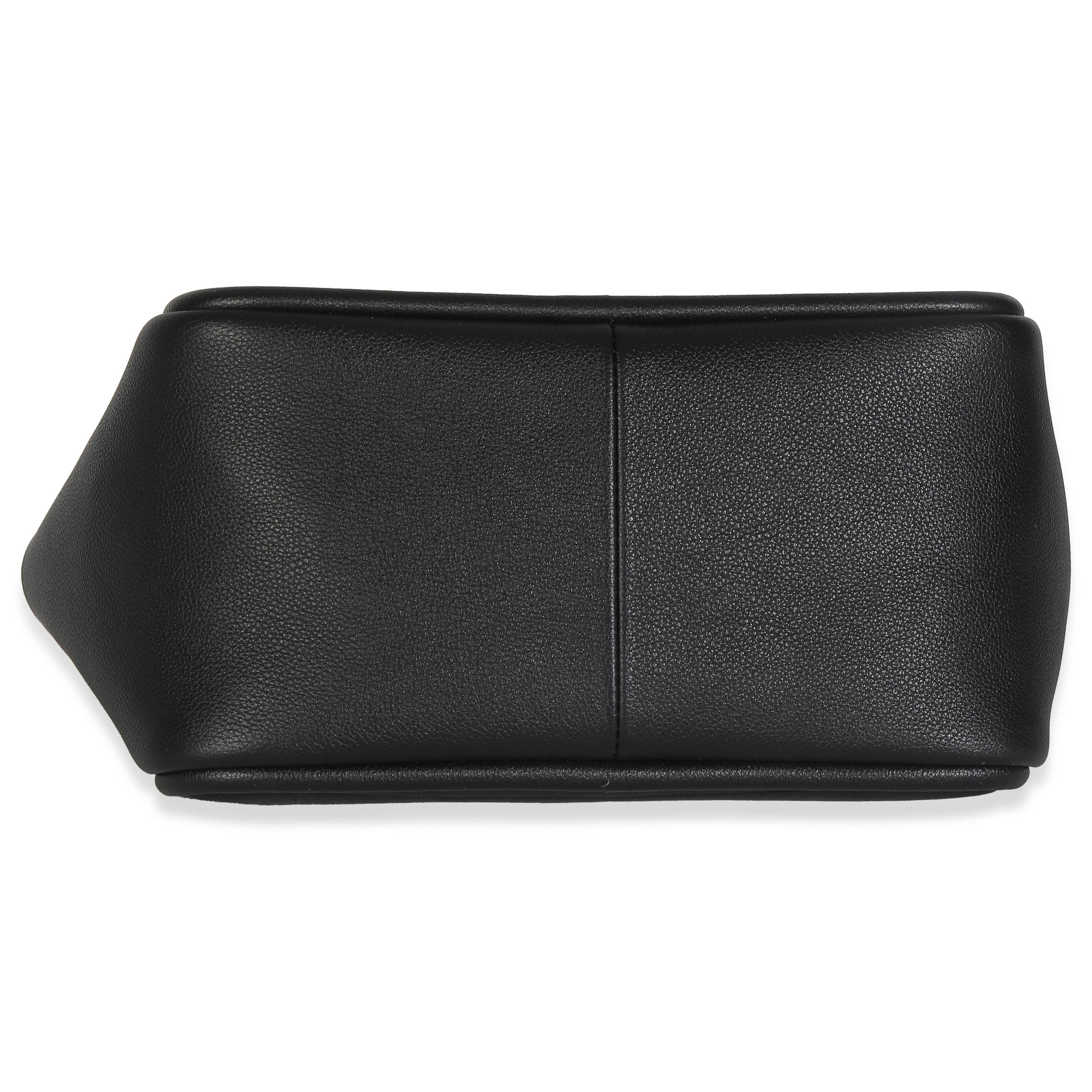 Prada Schwarze Mini-Einkaufstasche aus weichem, genarbtem Leder im Angebot 4