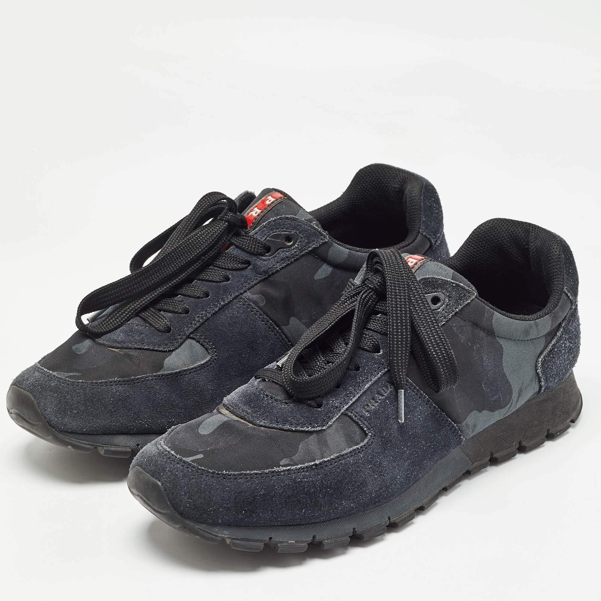 Migliora il tuo stile con queste sneakers di design. Progettate meticolosamente per garantire moda e comfort, sono la scelta ideale per una camminata comoda e alla moda.