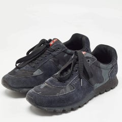 Baskets Prada noires en daim et toile à lacets, taille 43