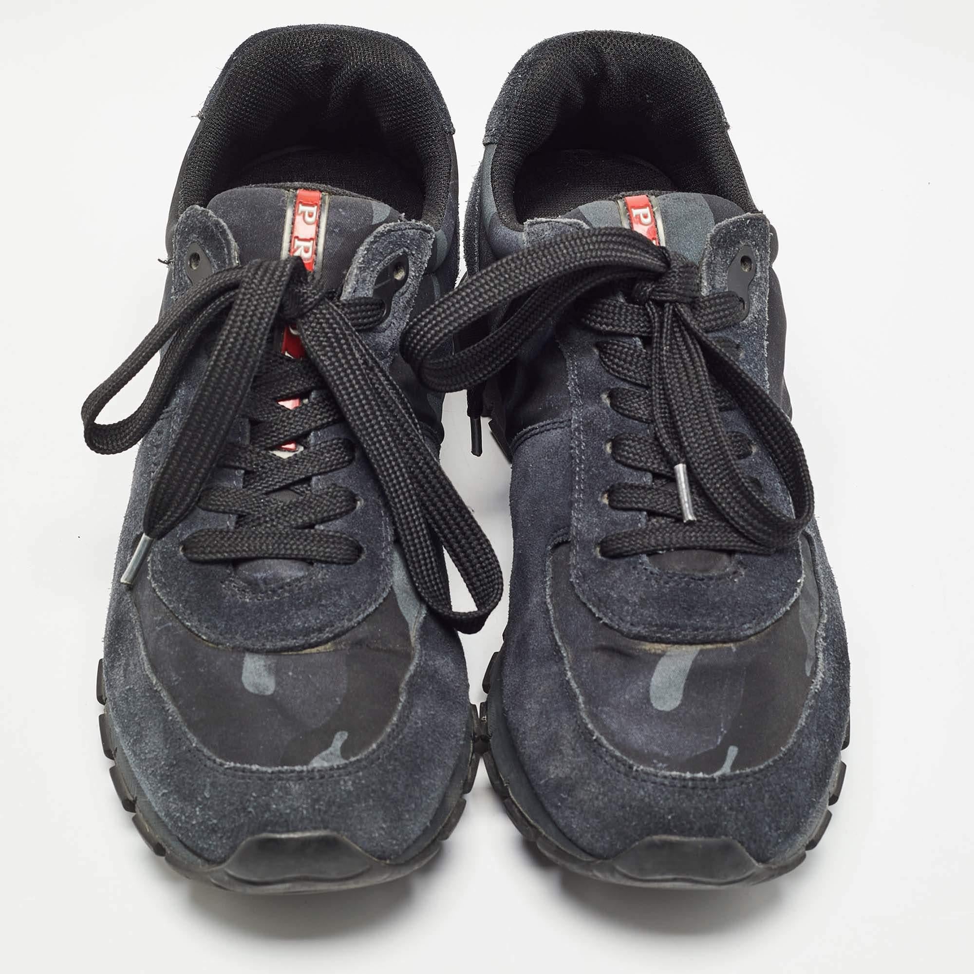Nero Prada, scarpe da ginnastica in tela e camoscio nero Up & Up Taglia 43 in vendita