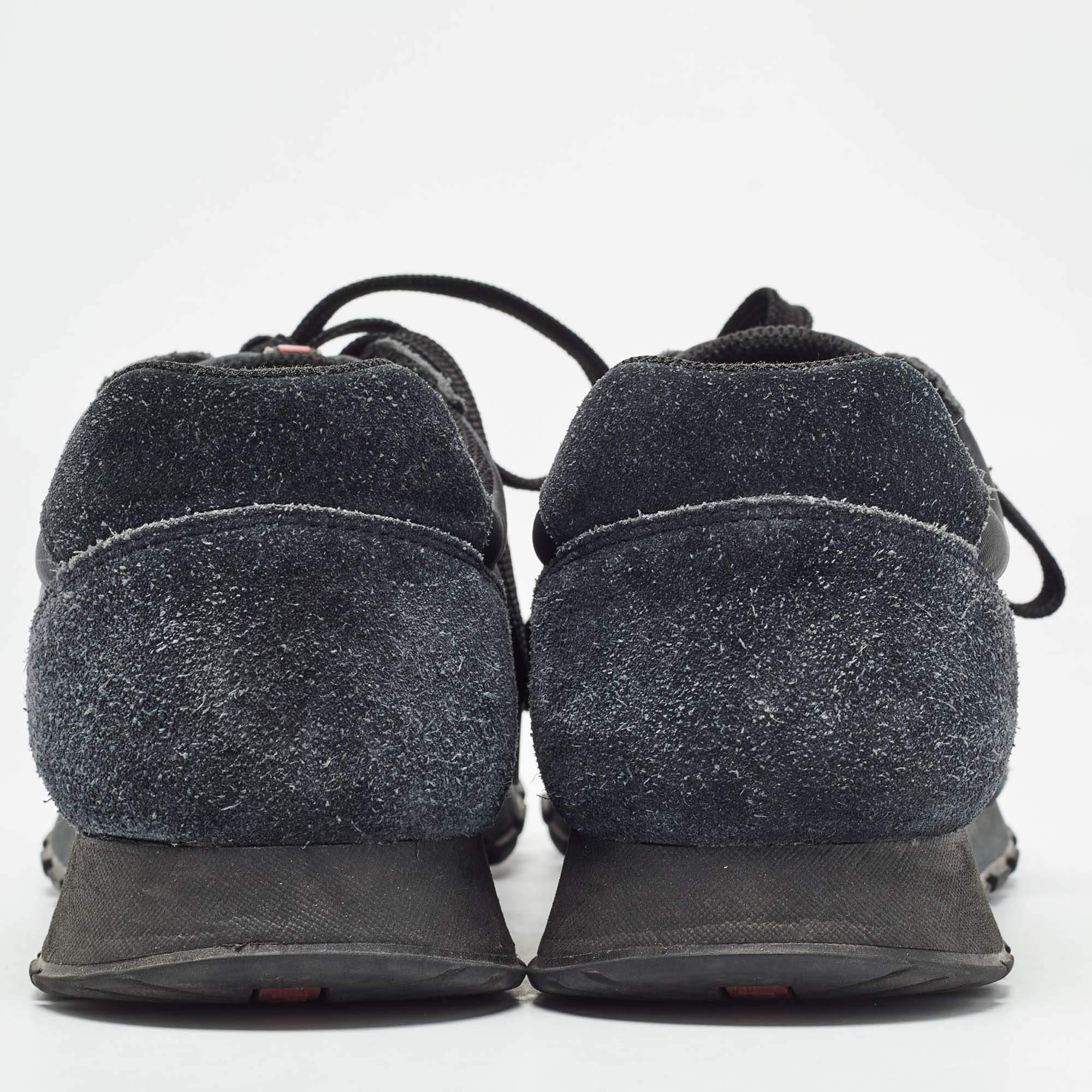 Uomo Prada, scarpe da ginnastica in tela e camoscio nero Up & Up Taglia 43 in vendita