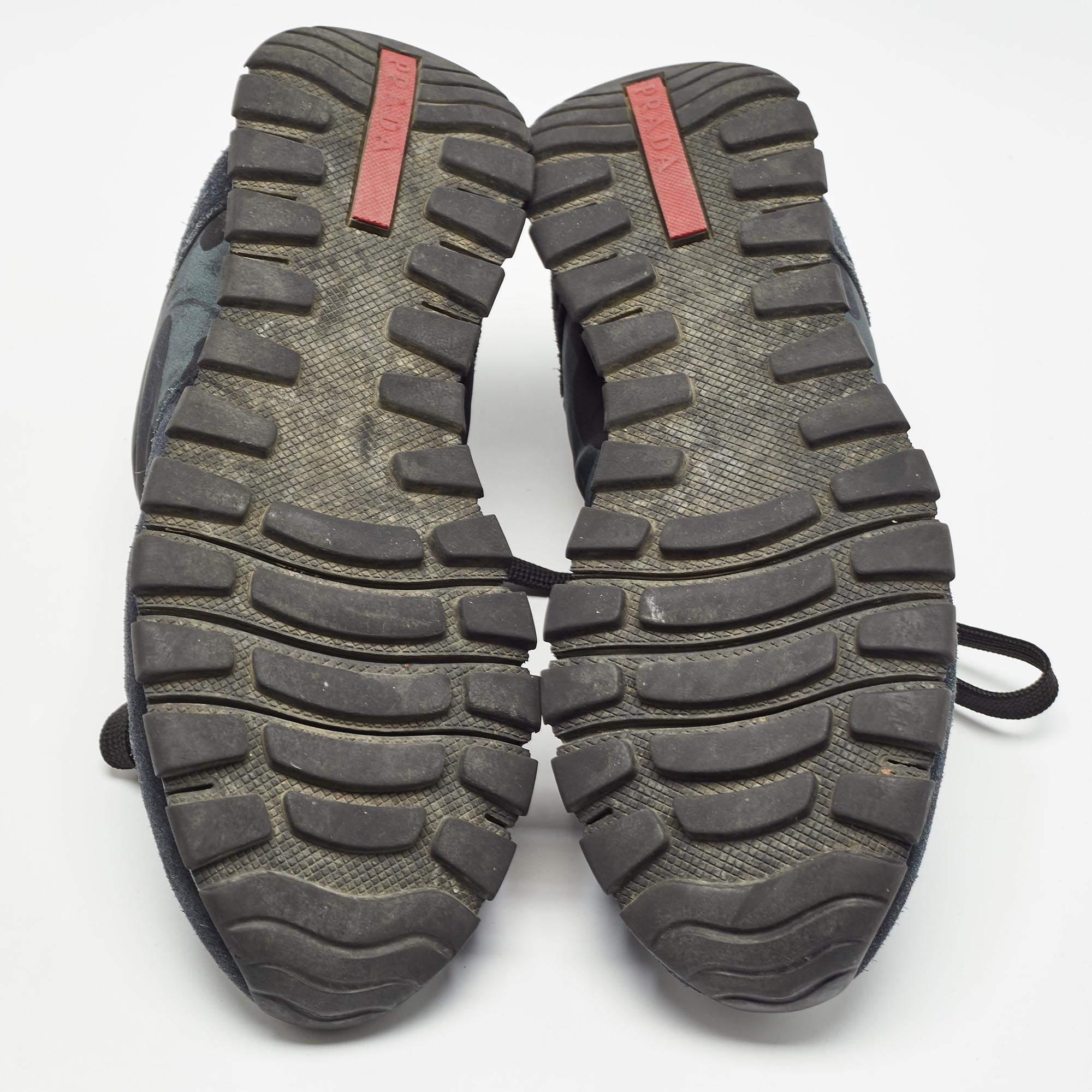 Prada, scarpe da ginnastica in tela e camoscio nero Up & Up Taglia 43 in vendita 1