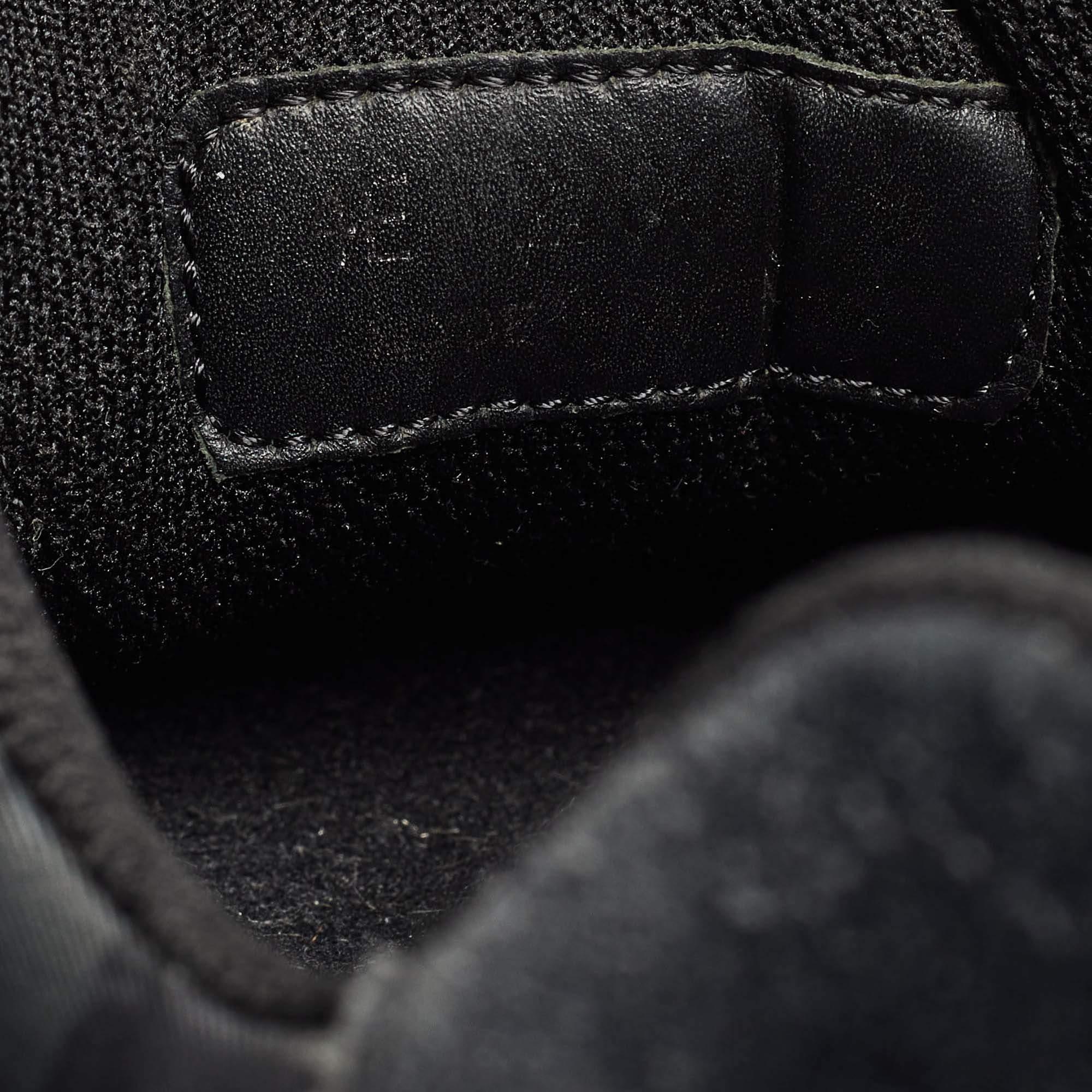Prada, scarpe da ginnastica in tela e camoscio nero Up & Up Taglia 43 in vendita 2