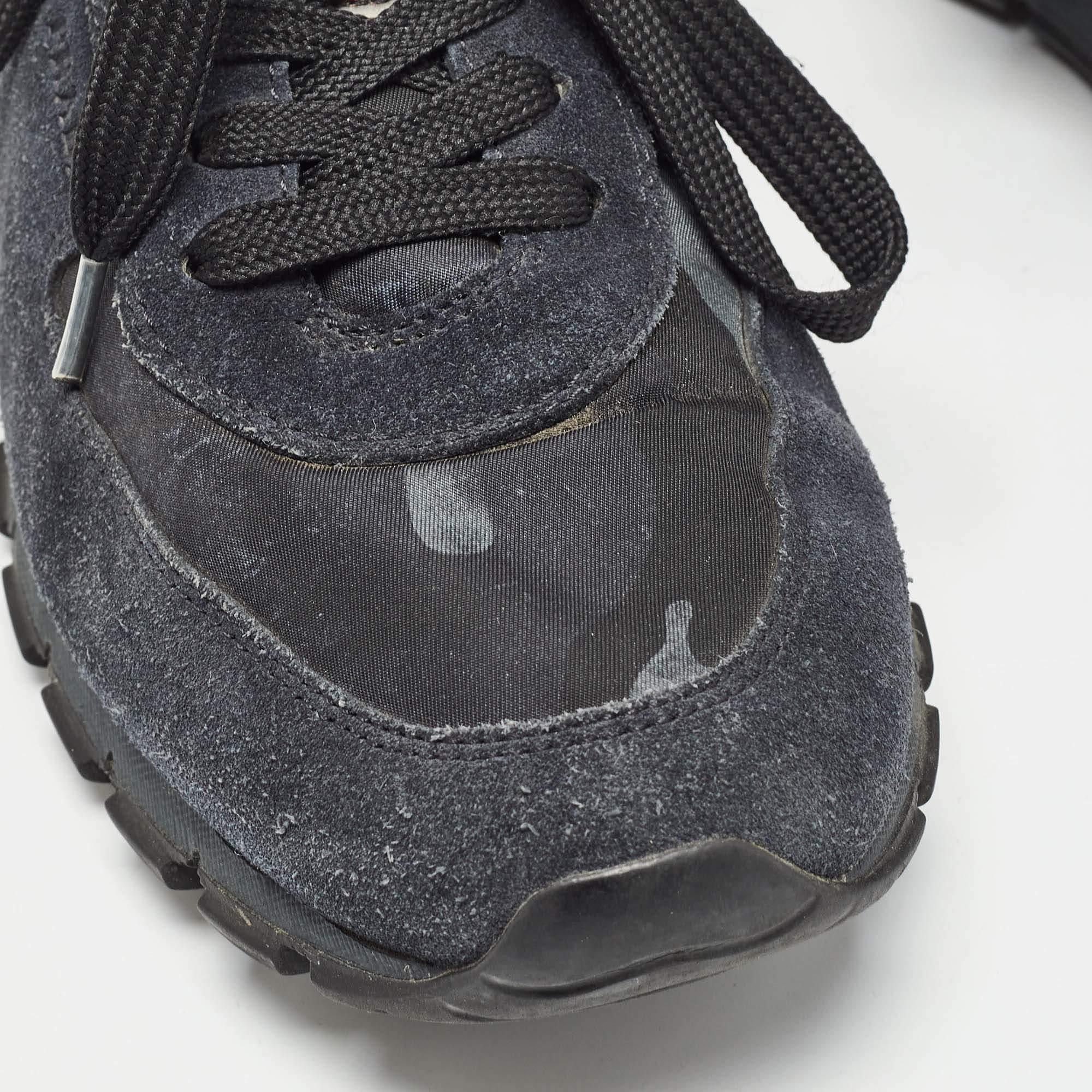Prada, scarpe da ginnastica in tela e camoscio nero Up & Up Taglia 43 in vendita 3