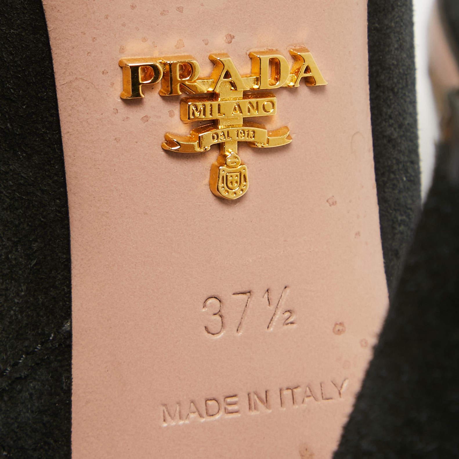Prada - Bottines en daim noir - Taille 37,5 en vente 2