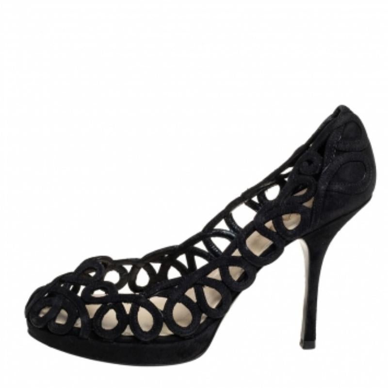 Prada Black Suede Cutout  Pumps Size 38 In Good Condition For Sale In Dubai, Al Qouz 2