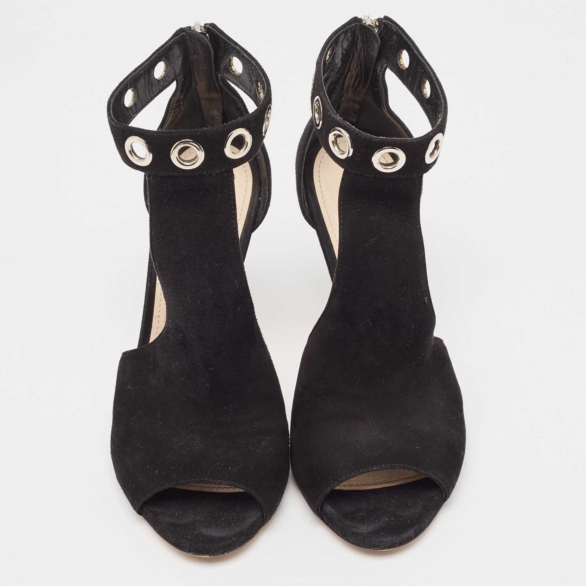 Noir Prada - Sandales à lanières en daim noir avec œillets Taille 36 en vente