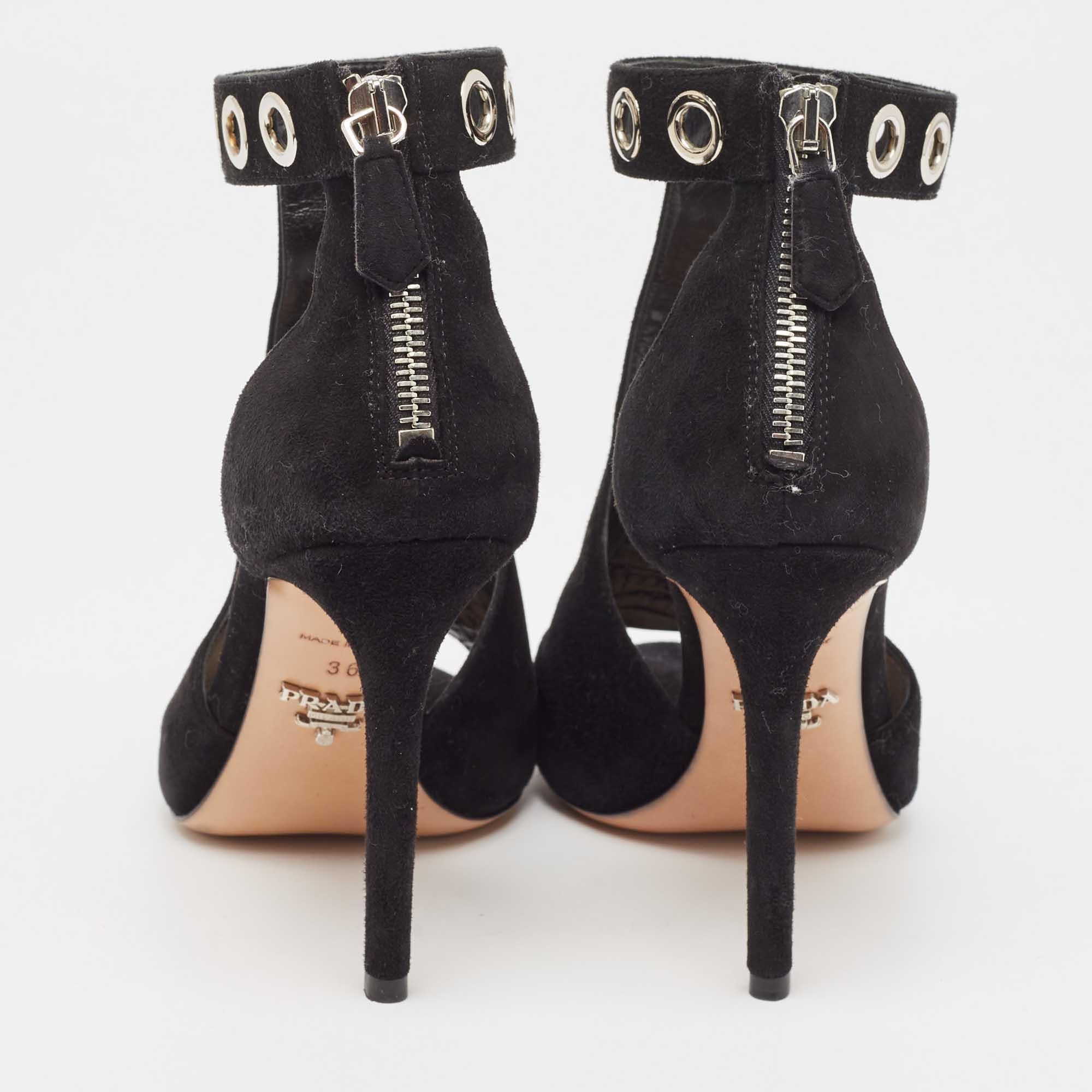 Prada - Sandales à lanières en daim noir avec œillets Taille 36 Pour femmes en vente