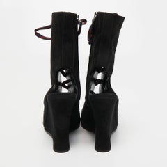 Bottines Prada en daim noir à bouts ouverts et découpes avec lacets, taille 40