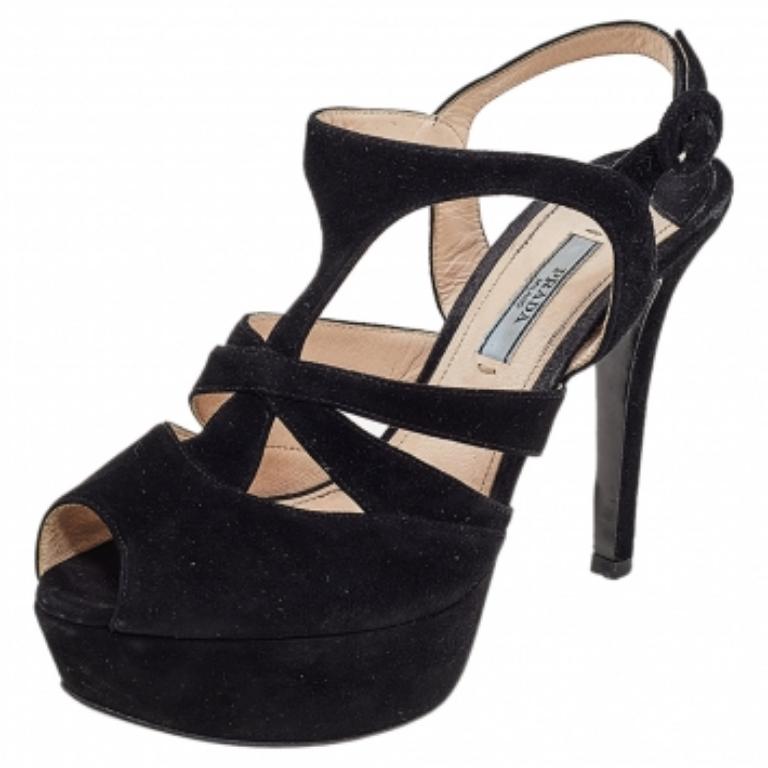 Nero Prada Sandali con piattaforma Peep Toe Slingback in camoscio nero misura 37,5 in vendita