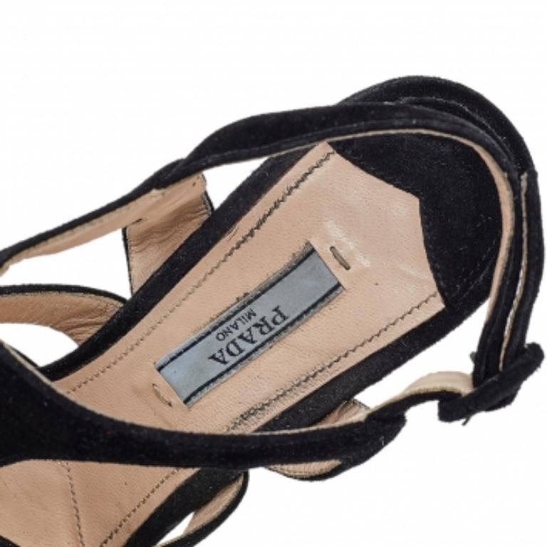 Prada Sandali con piattaforma Peep Toe Slingback in camoscio nero misura 37,5 In condizioni discrete in vendita a Dubai, Al Qouz 2