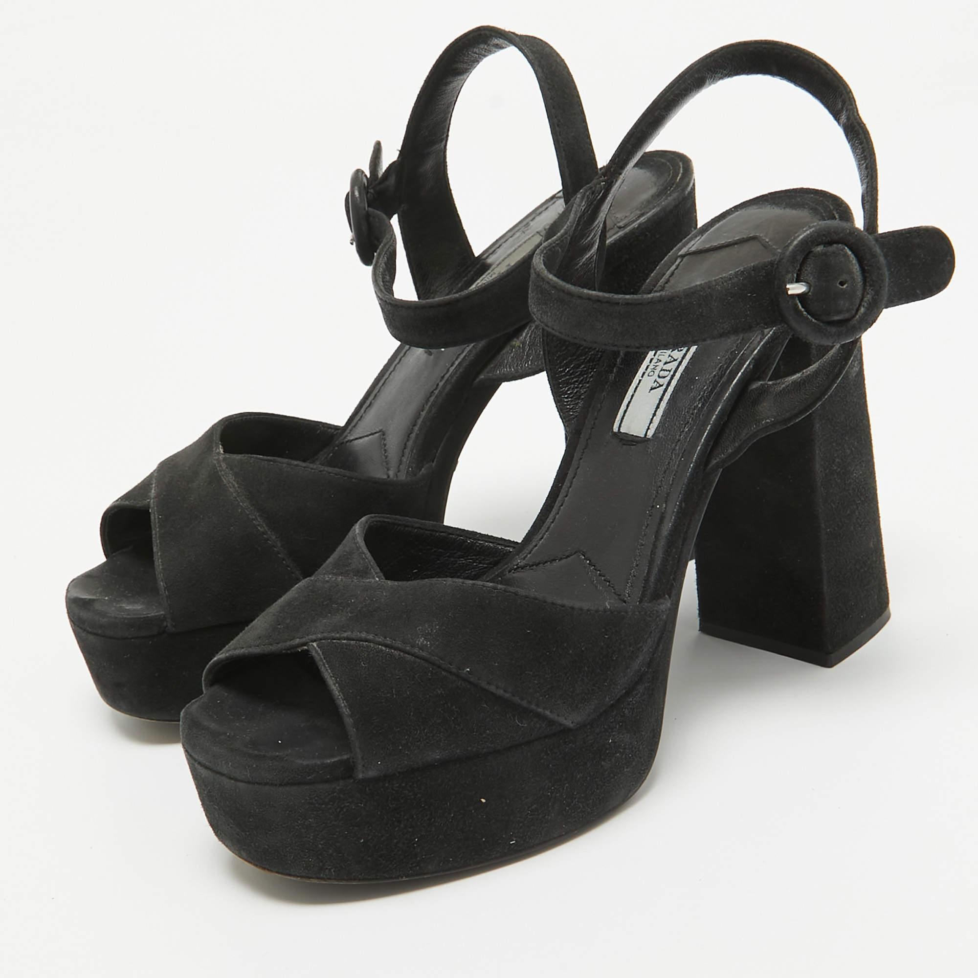 Ces sandales encadreront vos pieds de manière élégante. Fabriquées à partir de matériaux de qualité, elles affichent un design élégant et des semelles intérieures confortables.