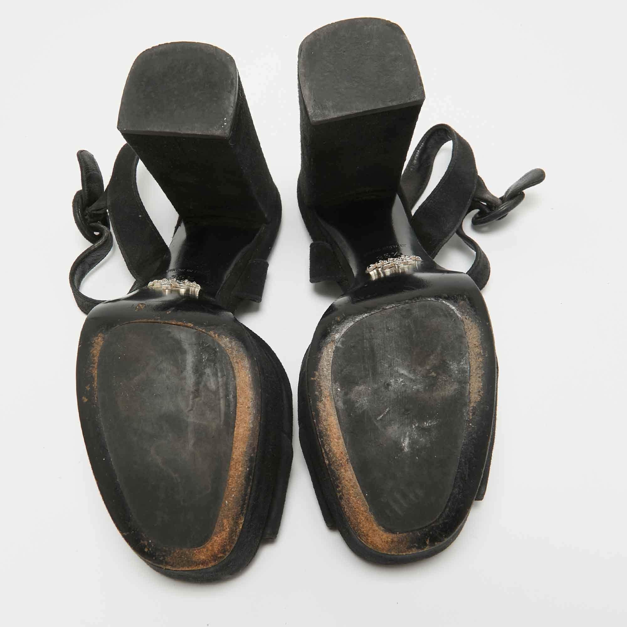 Prada - Sandales à plateforme en daim noir Taille 35.5 en vente 1