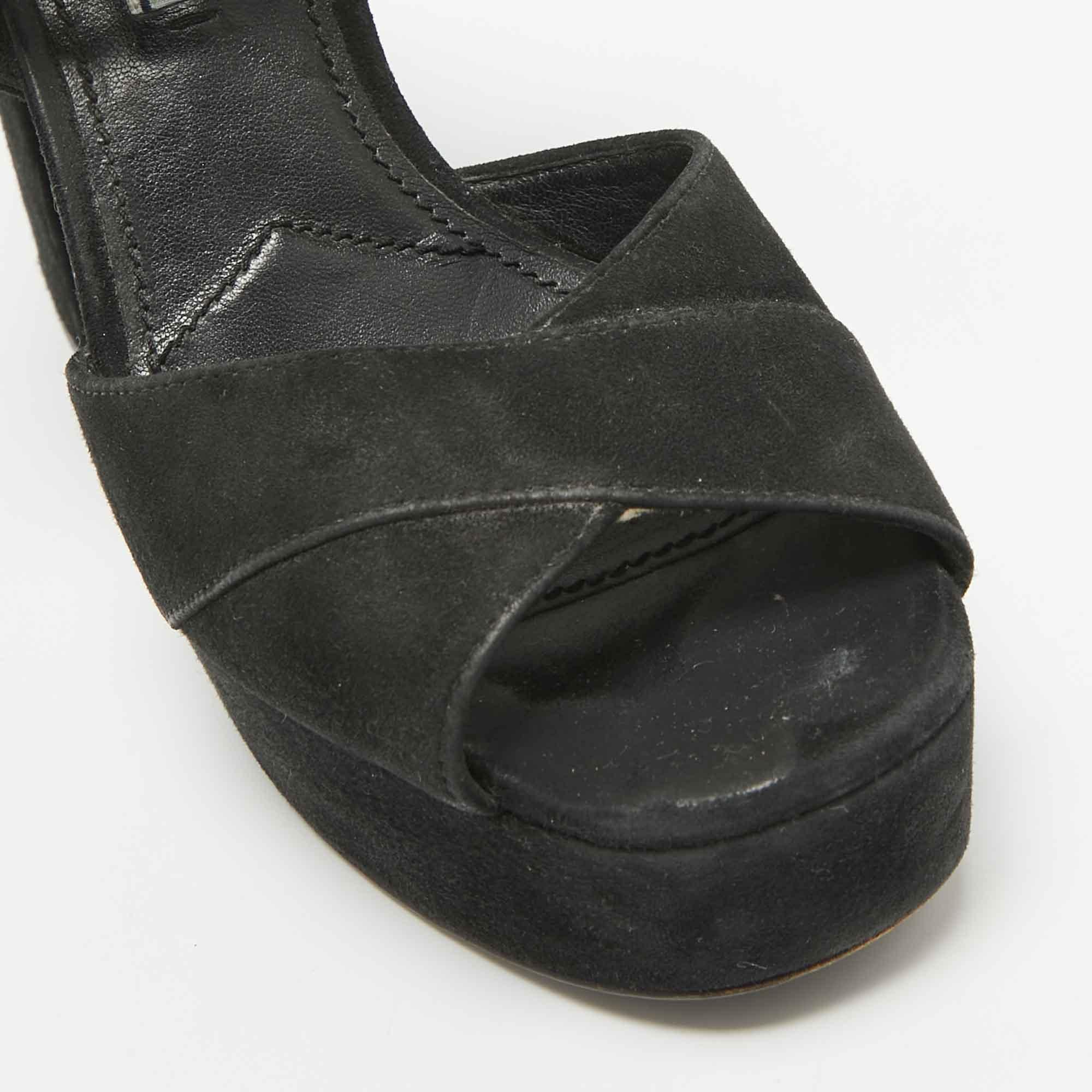 Prada - Sandales à plateforme en daim noir Taille 35.5 en vente 2