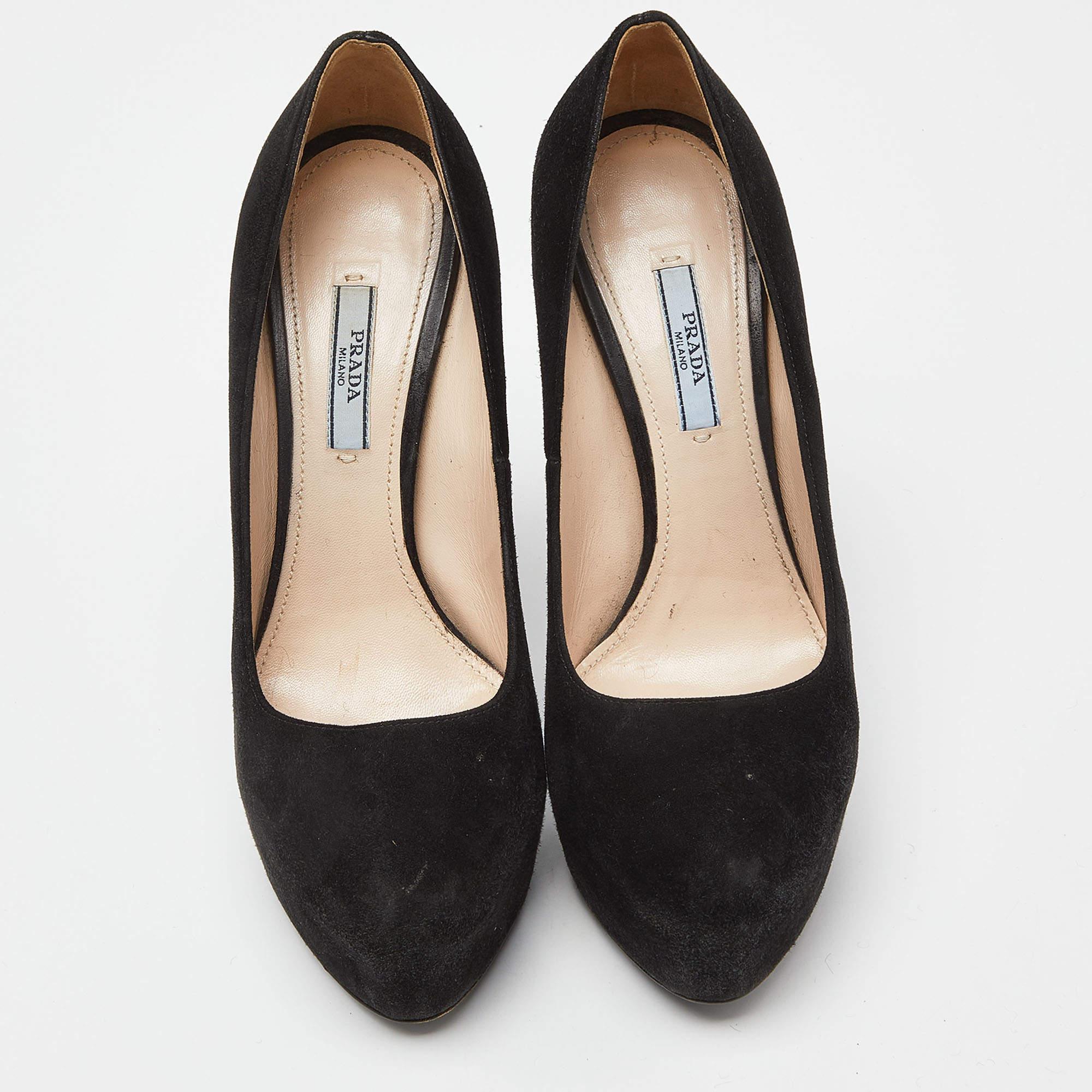 Noir Prada - Escarpins à plateforme en daim noir - Taille 39 en vente