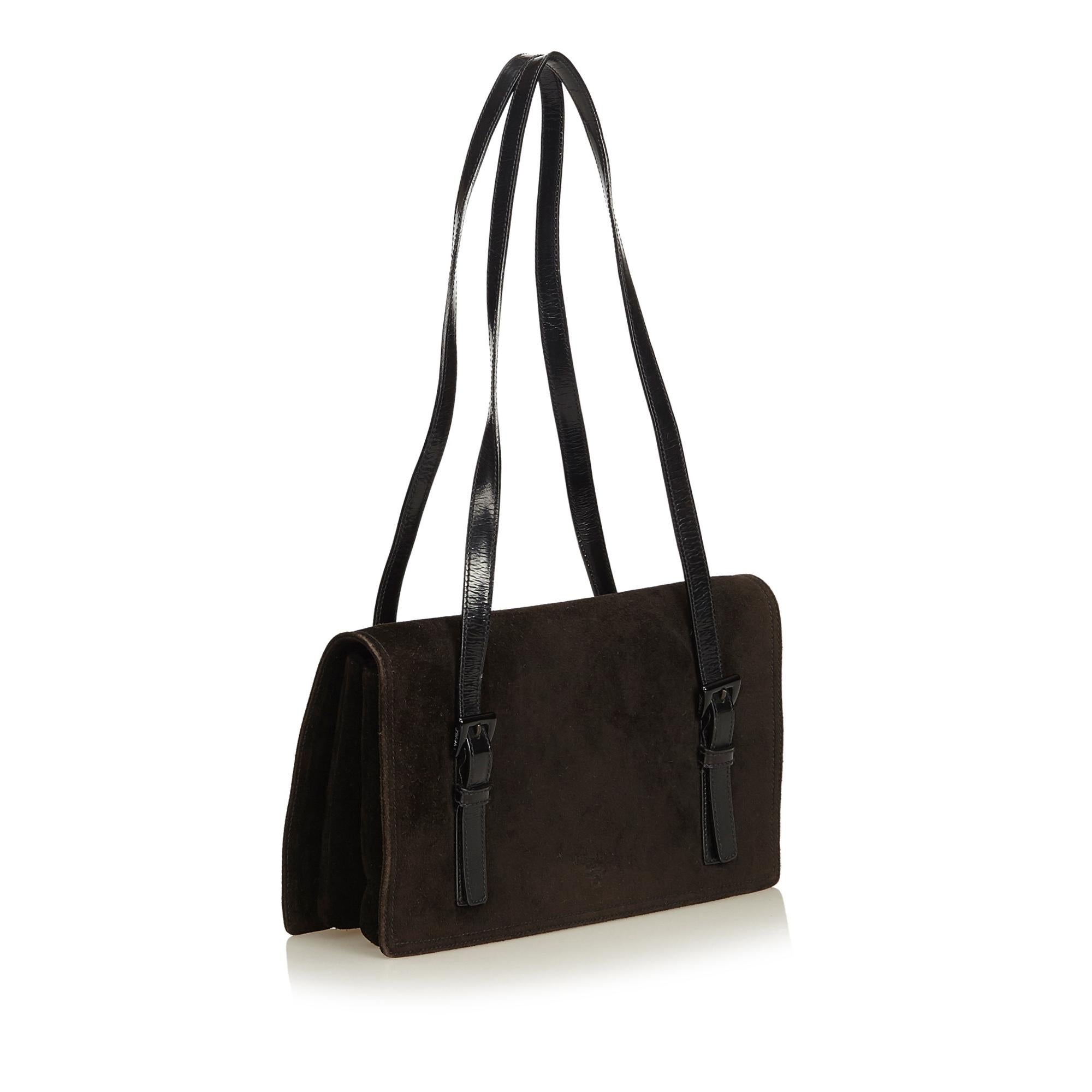This shoulder bag features a nylon body, flat leather straps, front flap with magnetic closure, and an interior zip pocket. It carries as B+ condition rating.

Inclusions: 
Dust Bag

Dimensions:
Length: 17.00 cm
Width: 28.00 cm
Depth: 5.00