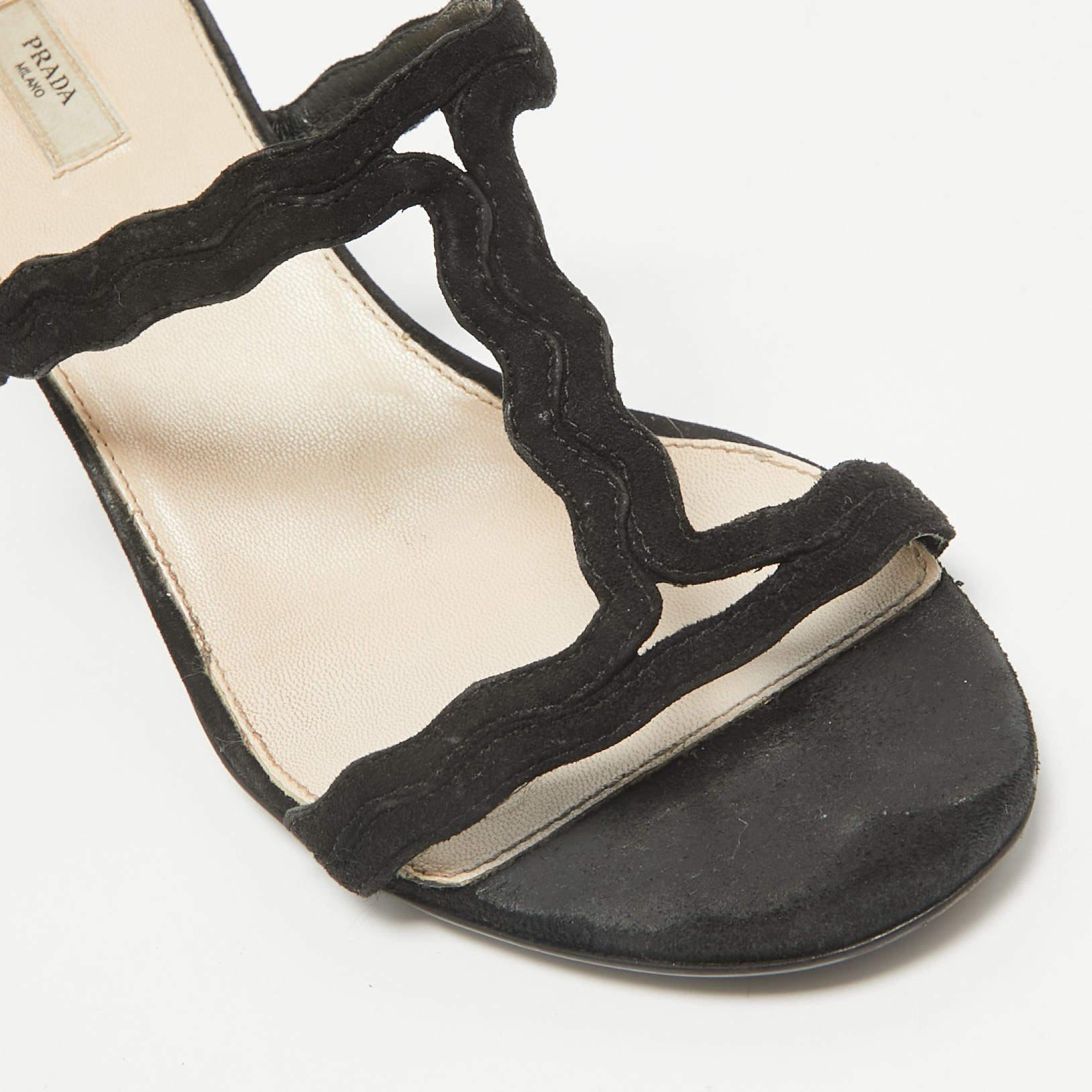 Prada - Sandales en daim noir - Taille 37 en vente 2