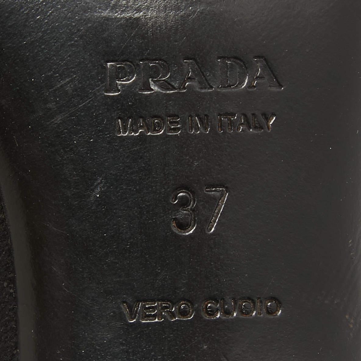 Prada - Sandales en daim noir - Taille 37 en vente 3