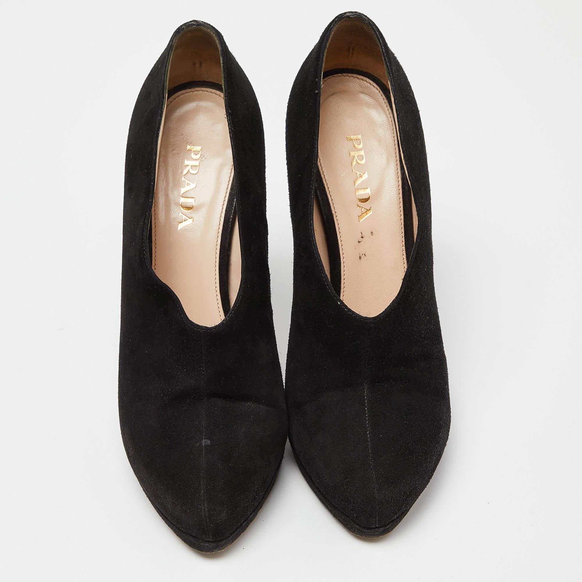 Noir Prada - Escarpins en daim noir Taille 38 en vente