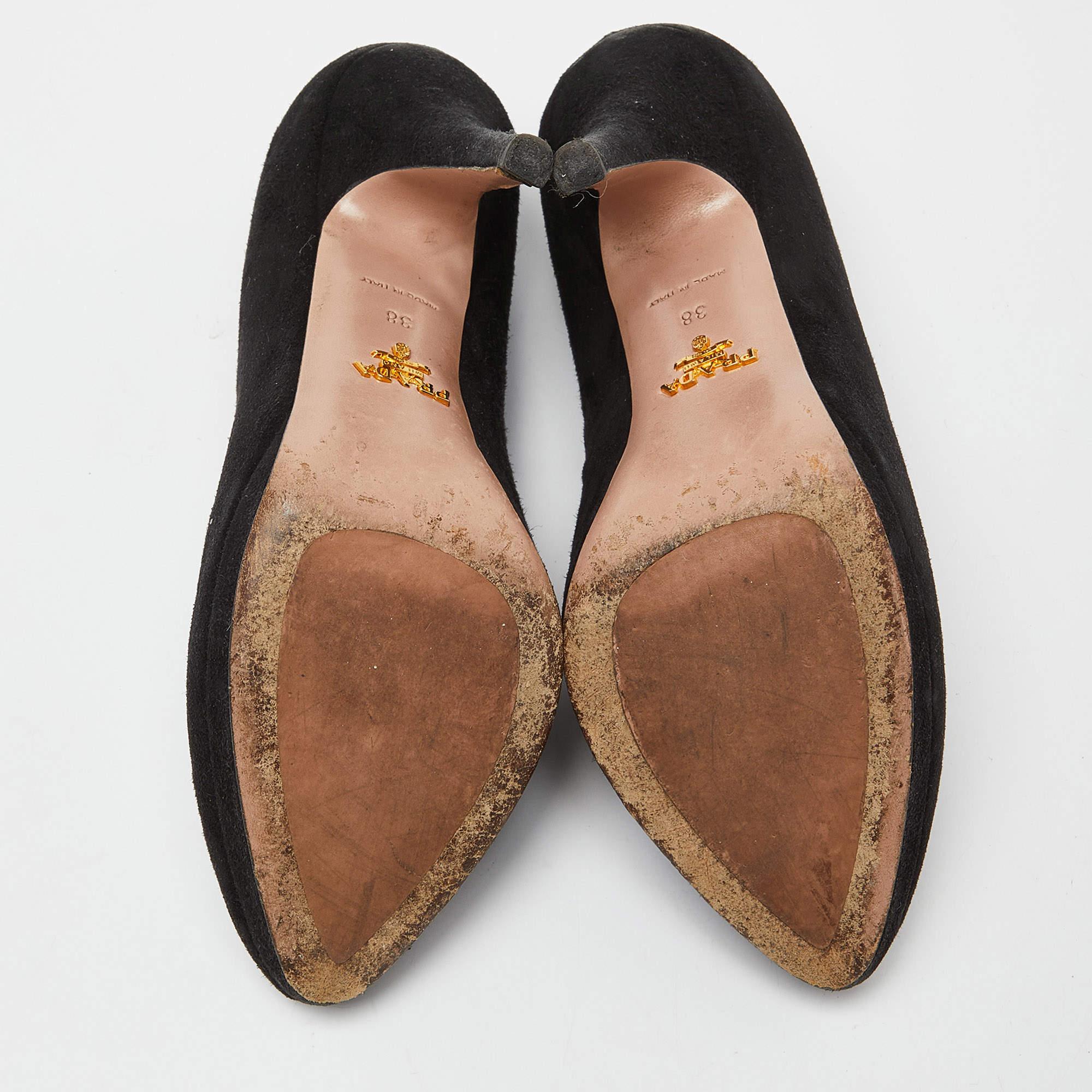 Prada - Escarpins en daim noir Taille 38 en vente 1