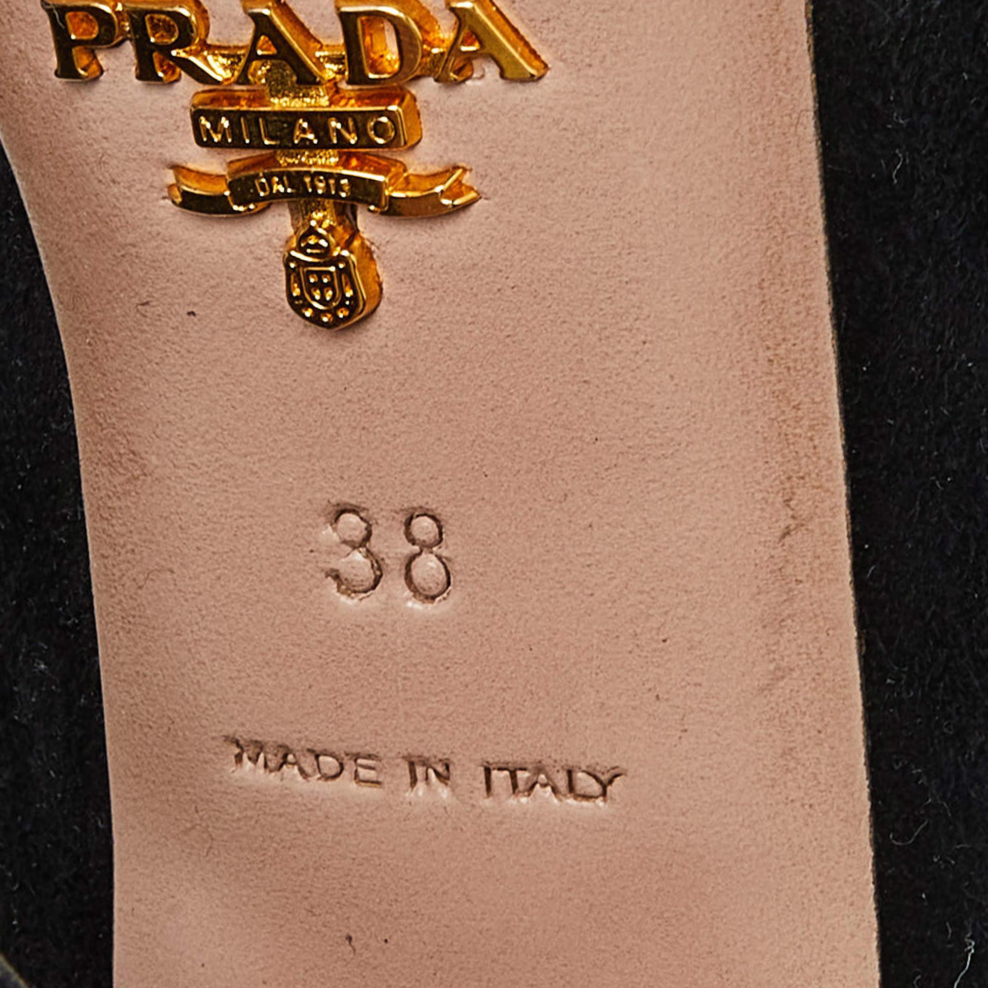 Prada - Escarpins en daim noir Taille 38 en vente 3