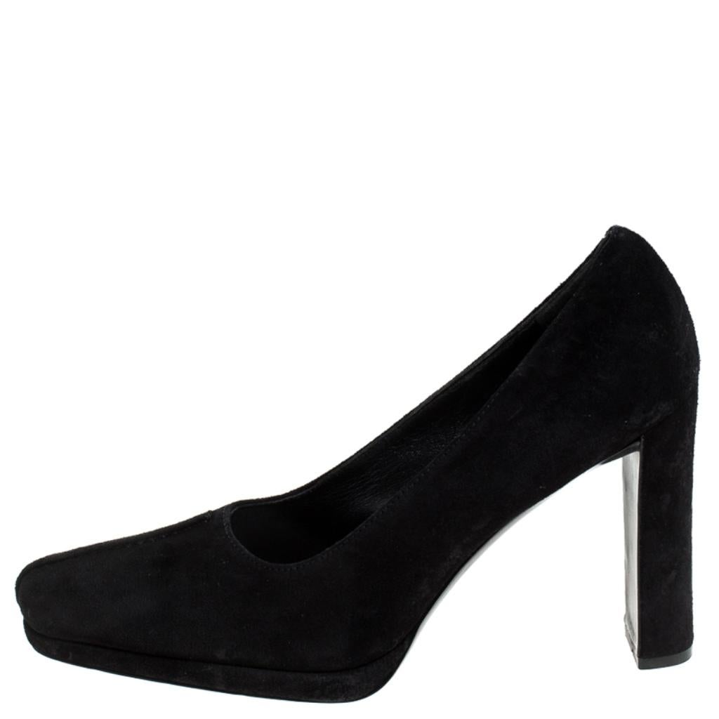 These classic black pumps from the house of Prada are a must-have. They have been designed to deliver comfort and class in spades. Made from suede, they feature stylish square toes, 11 cm heels and leather-lined soles. These pumps are versatile and