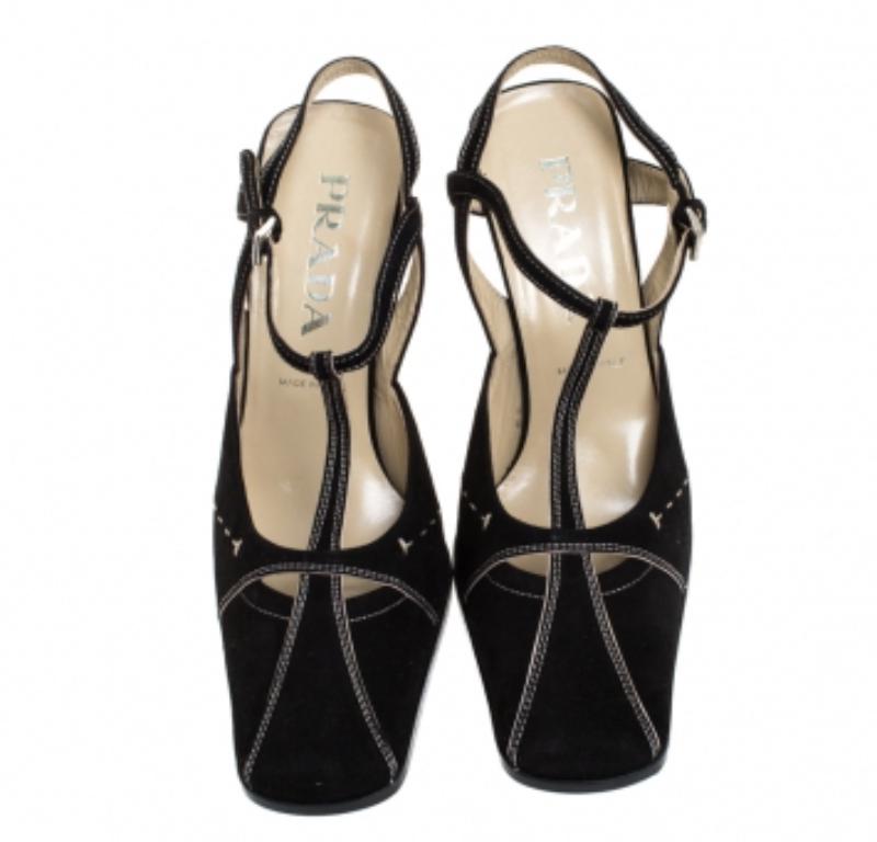 Prada - Escarpins en daim noir à bouts carrés et à bride cheville - Taille 37,5 Bon état - En vente à Dubai, Al Qouz 2