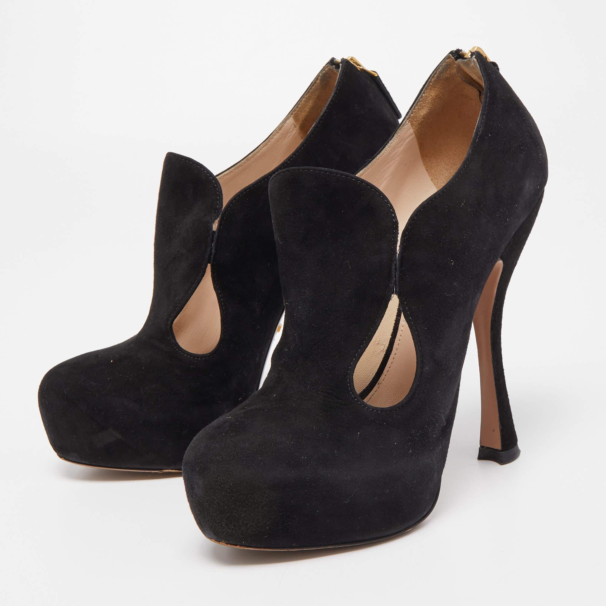 Profitez des journées les plus branchées avec ces bottines élégantes. By Design/One Modern  elles sont conçues pour vous offrir confort et élégance