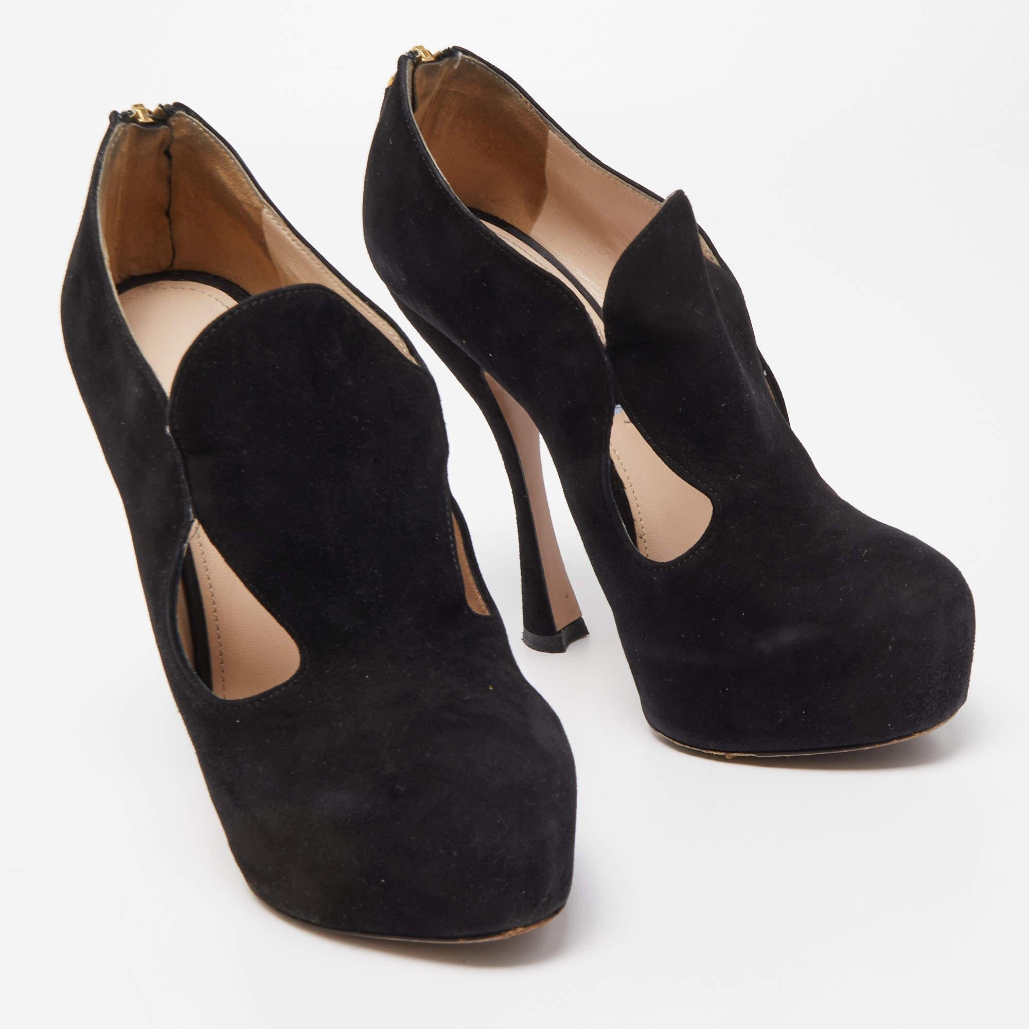 Prada Black Suede Zip detail Cut Out Platform Booties Size 36.5 Bon état - En vente à Dubai, Al Qouz 2