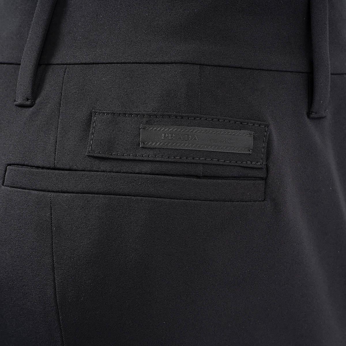 PRADA noir Pantalon TAPERED en tissu technique extensible 38 XS Neuf - En vente à Zürich, CH
