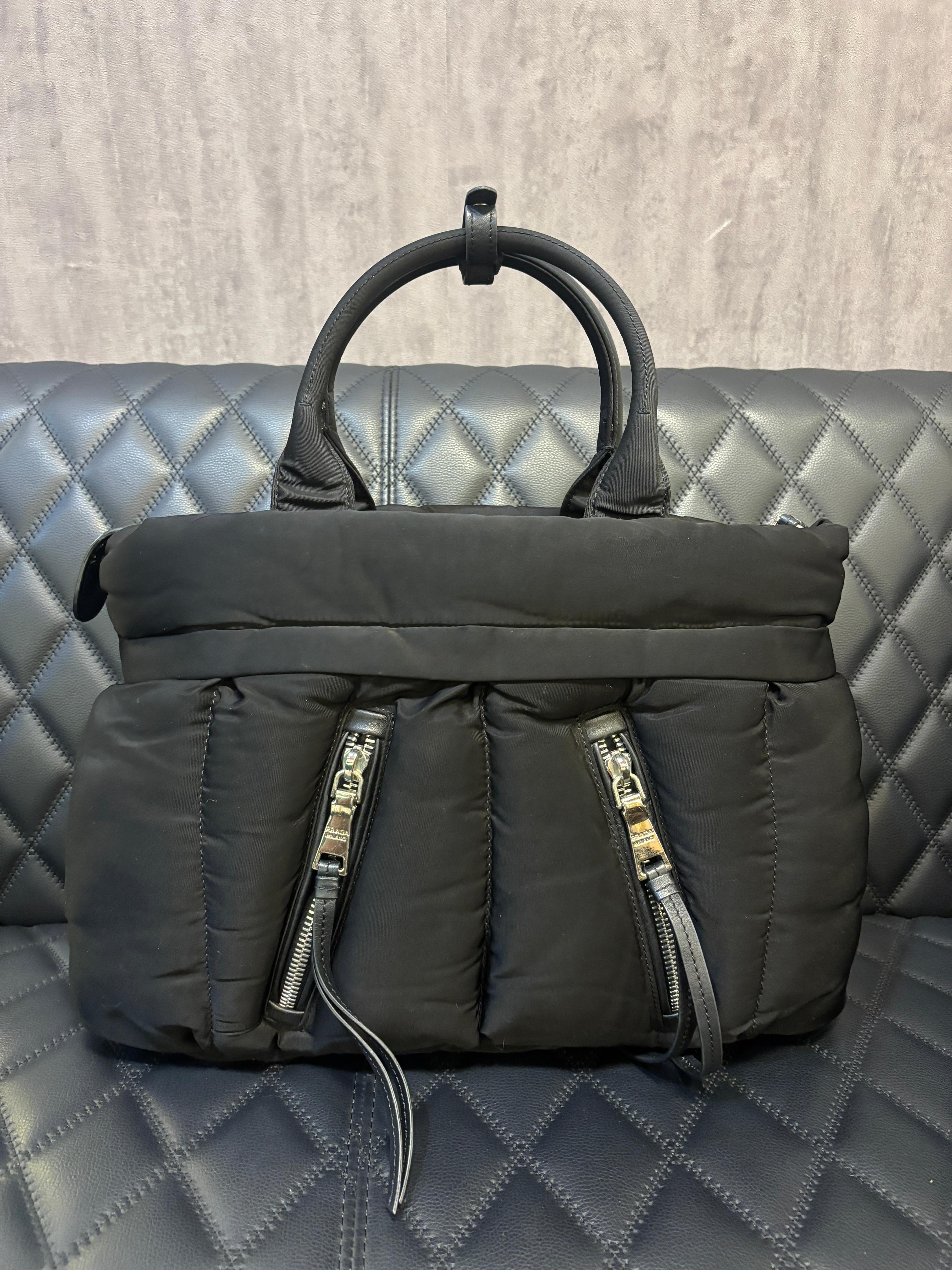 Prada, bomber in nylon tessuto nero, borsa grande Prada in vendita 4
