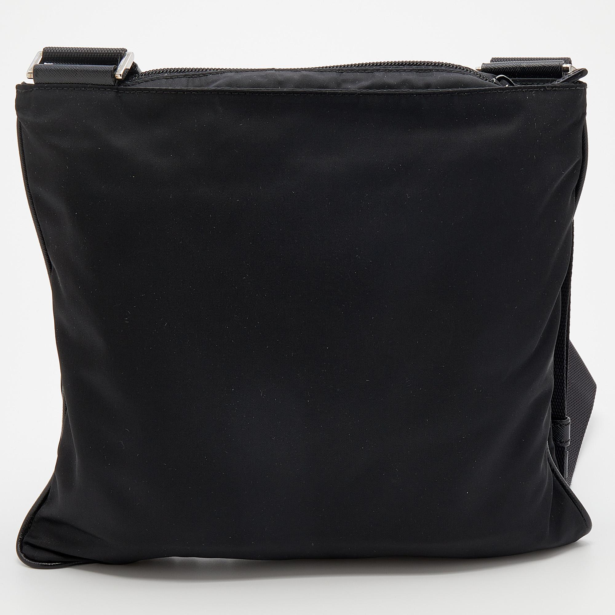 This easy-to-carry Prada messenger bag can be paraded from workday to the weekend. It has a smart and practical design. The bag is crafted using black nylon, embellished with the triangular Prada logo, and held by an adjustable shoulder